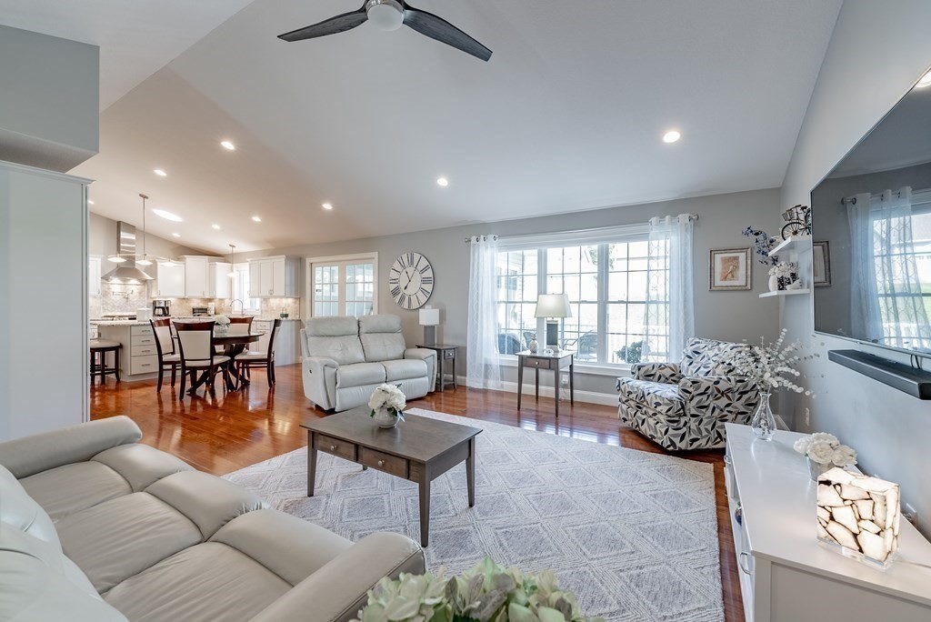 Ludlow, Massachusetts, 01056, United States, 2 Bedrooms Bedrooms, ,2 BathroomsBathrooms,Residential,For Sale,1925126