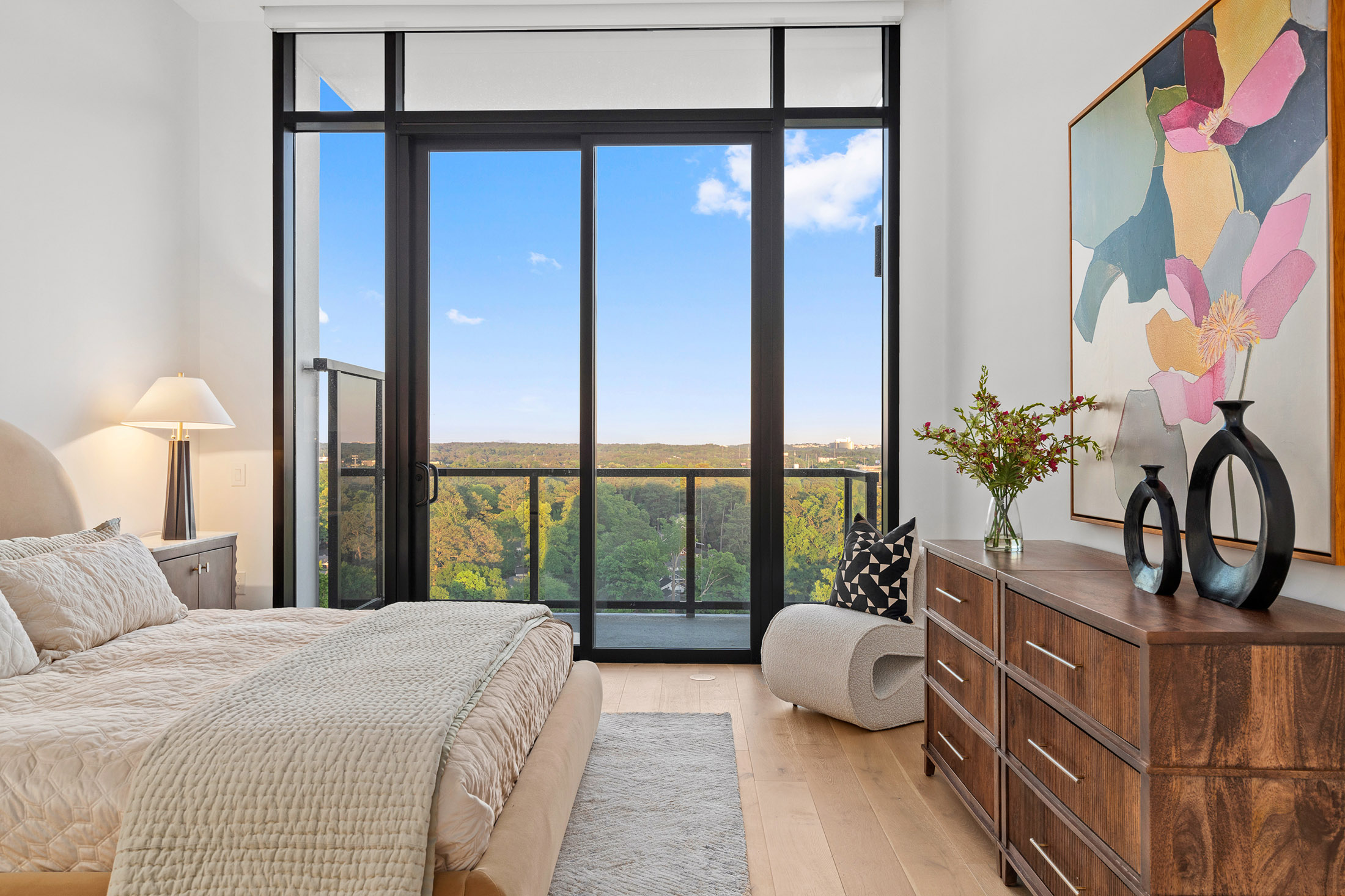  Stunning 17th Floor Corner Unit with Architectural Upgrades - 物件實景