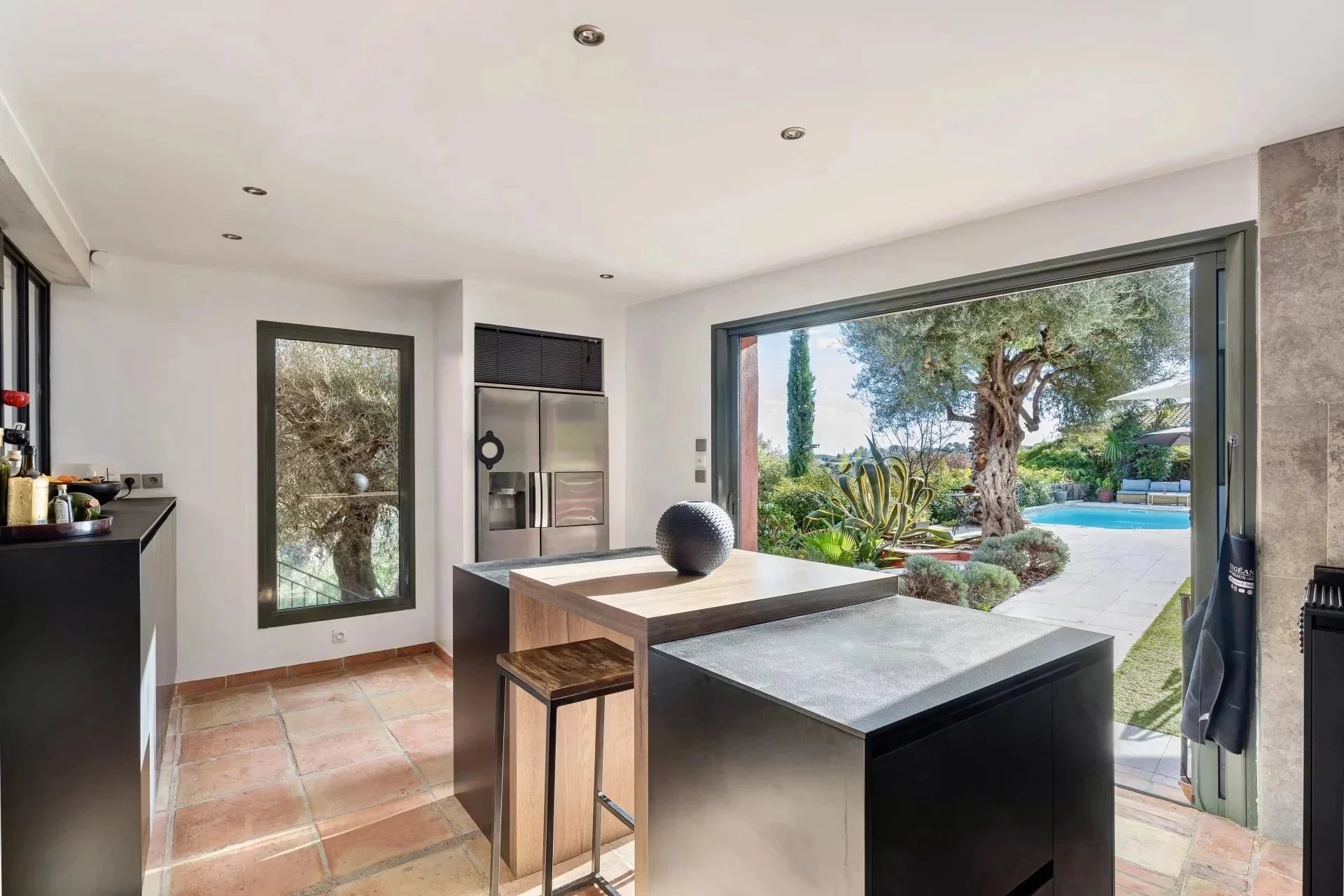 Vence, Provence-Alpes-Côte d’Azur, 06140, FR, 3 Bedrooms Bedrooms, ,6 BathroomsBathrooms,Residential,For Sale,1995667