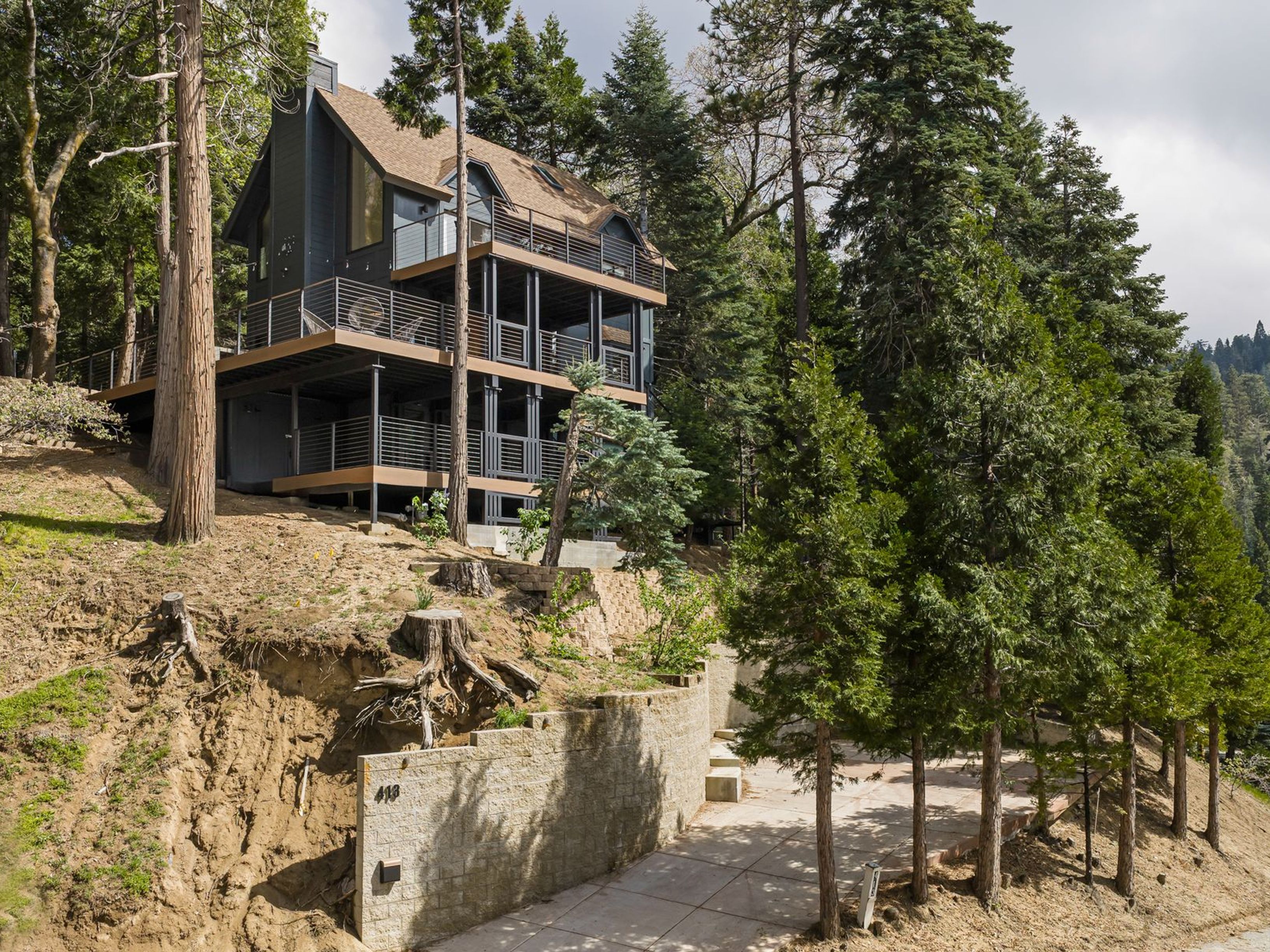  413 Cimarron Lane, Lake Arrowhead, CA 92352 - 物件實景