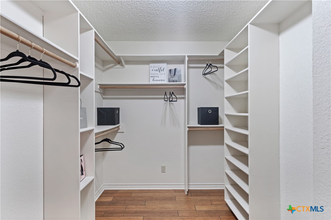 Belton, Texas, 76513, United States, 4 Bedrooms Bedrooms, ,4 BathroomsBathrooms,Residential,For Sale,1989055