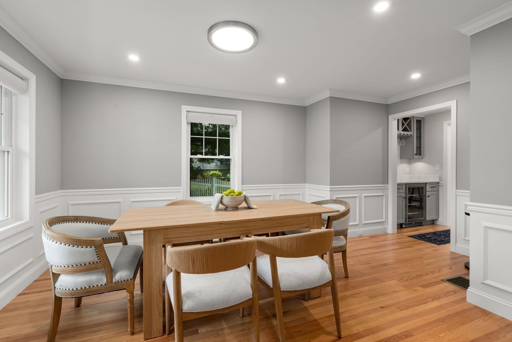 Waltham, Massachusetts, 02453, United States, 4 Bedrooms Bedrooms, ,5 BathroomsBathrooms,Residential,For Sale,1927253