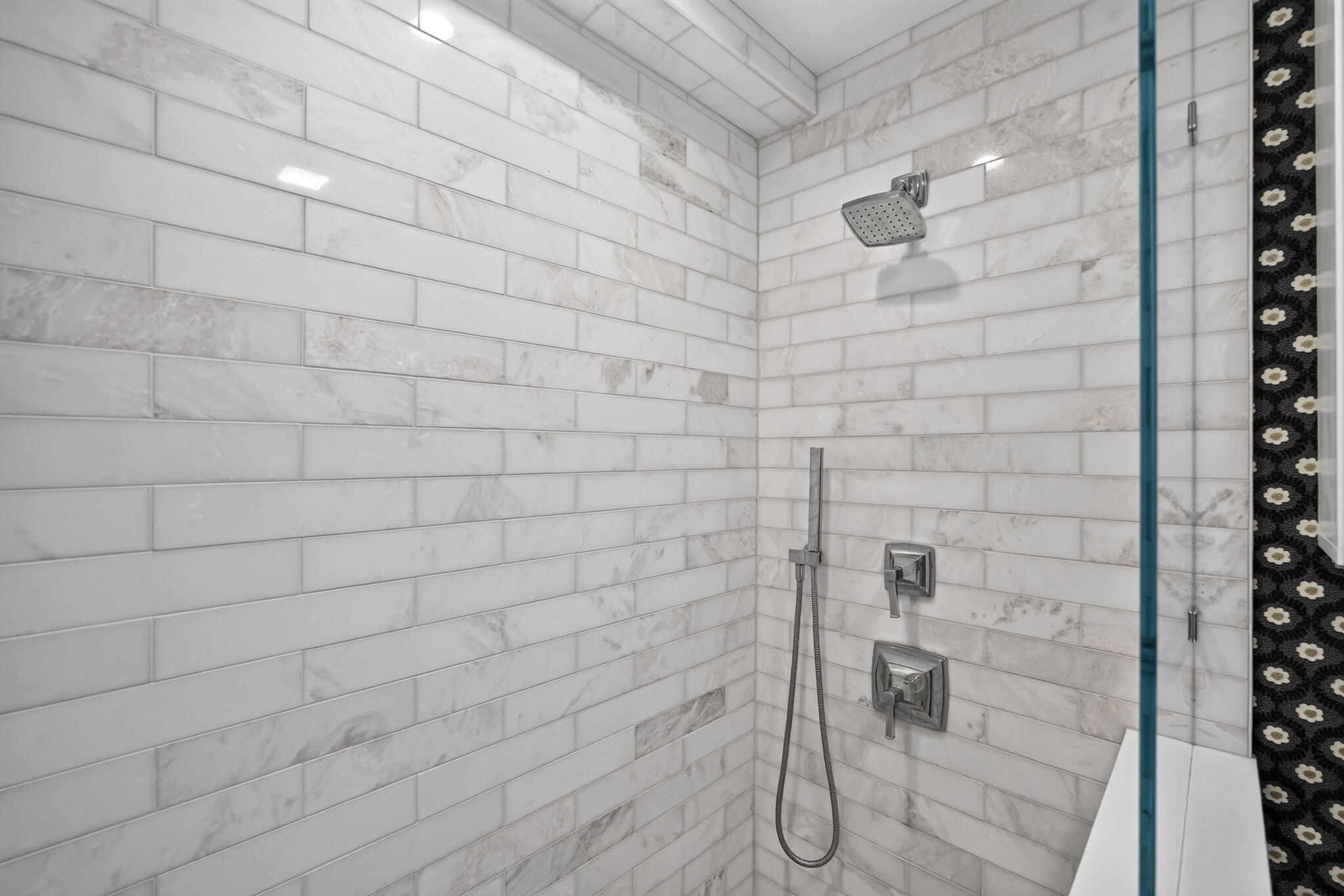  Designer Finishes, Private Yard & Deeded Parking - 物件實景