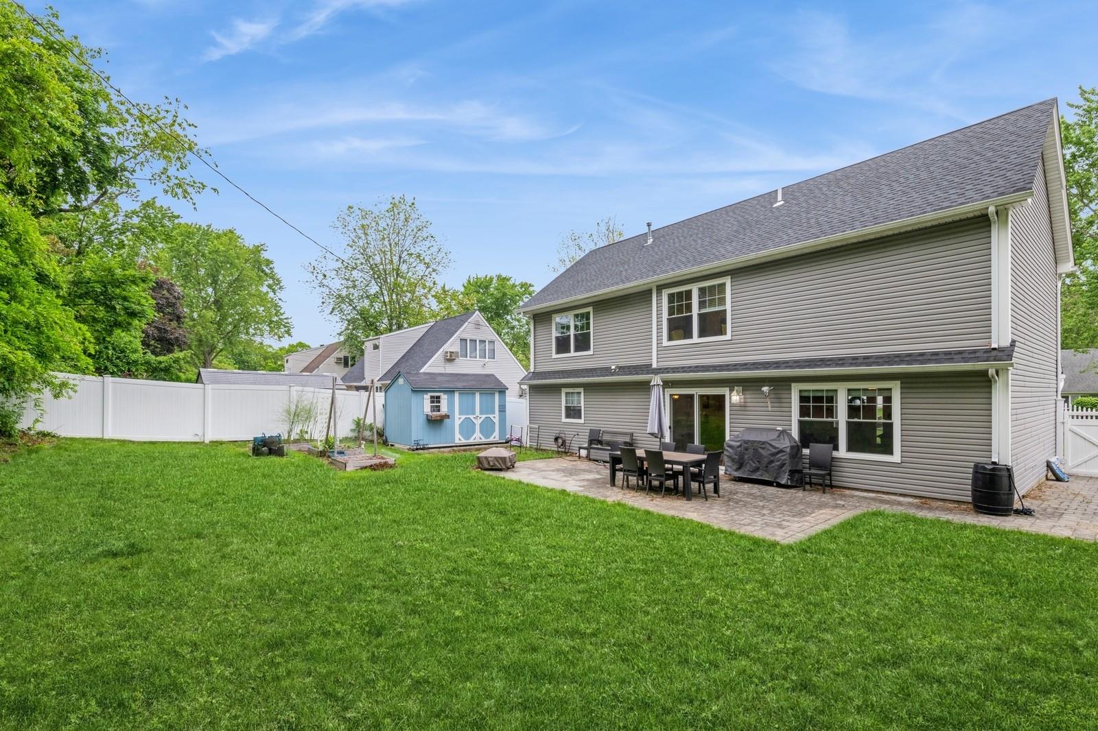 Nesconset, New York, 11767, United States, 3 Bedrooms Bedrooms, ,3 BathroomsBathrooms,Residential,For Sale,1837640