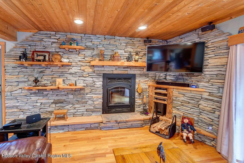 Highmount, New York, 12441, United States, 4 Bedrooms Bedrooms, ,3 BathroomsBathrooms,Residential,For Sale,1918667