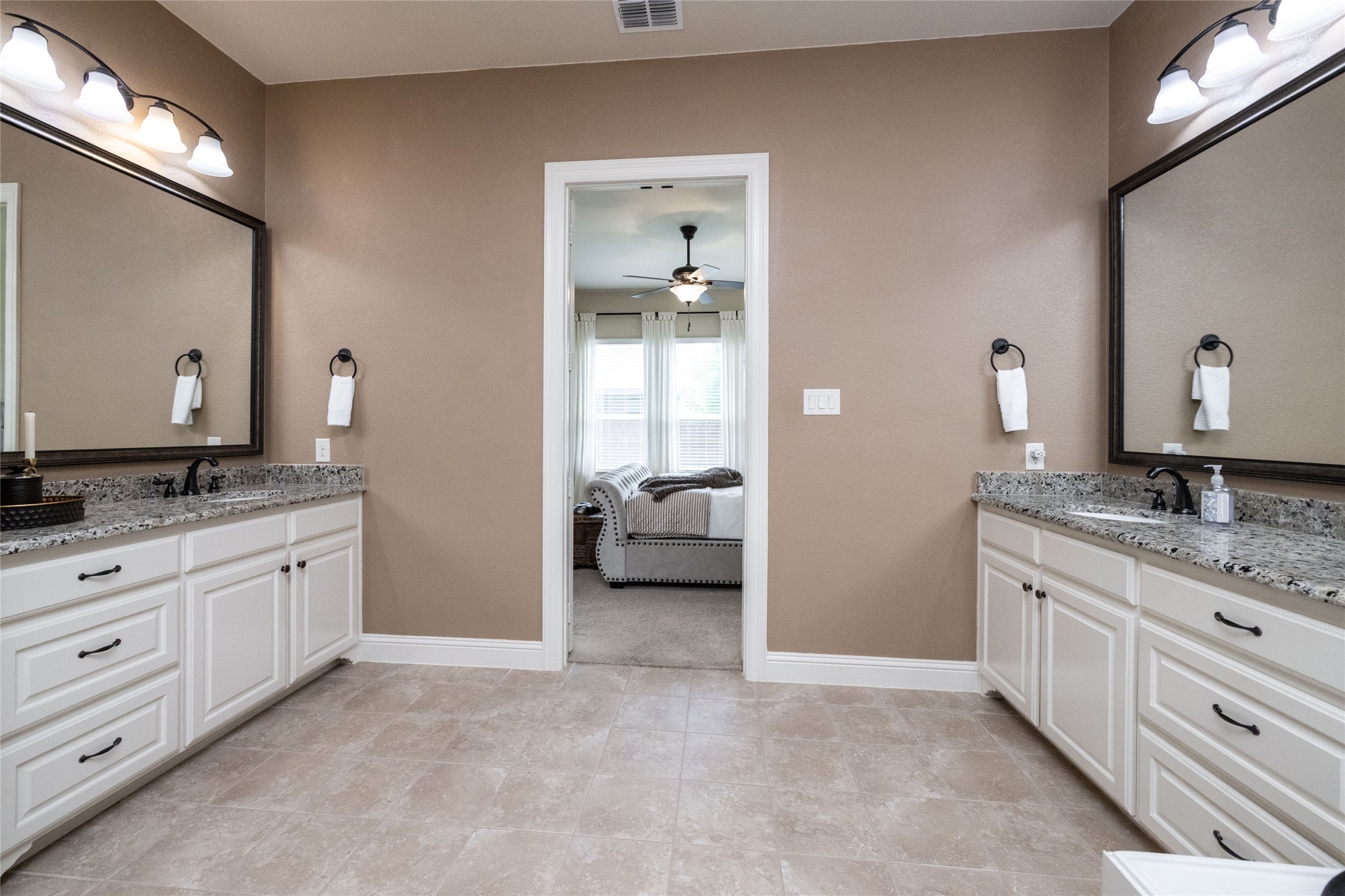 Roanoke, Texas, 76262, United States, 4 Bedrooms Bedrooms, ,5 BathroomsBathrooms,Residential,For Sale,1827754