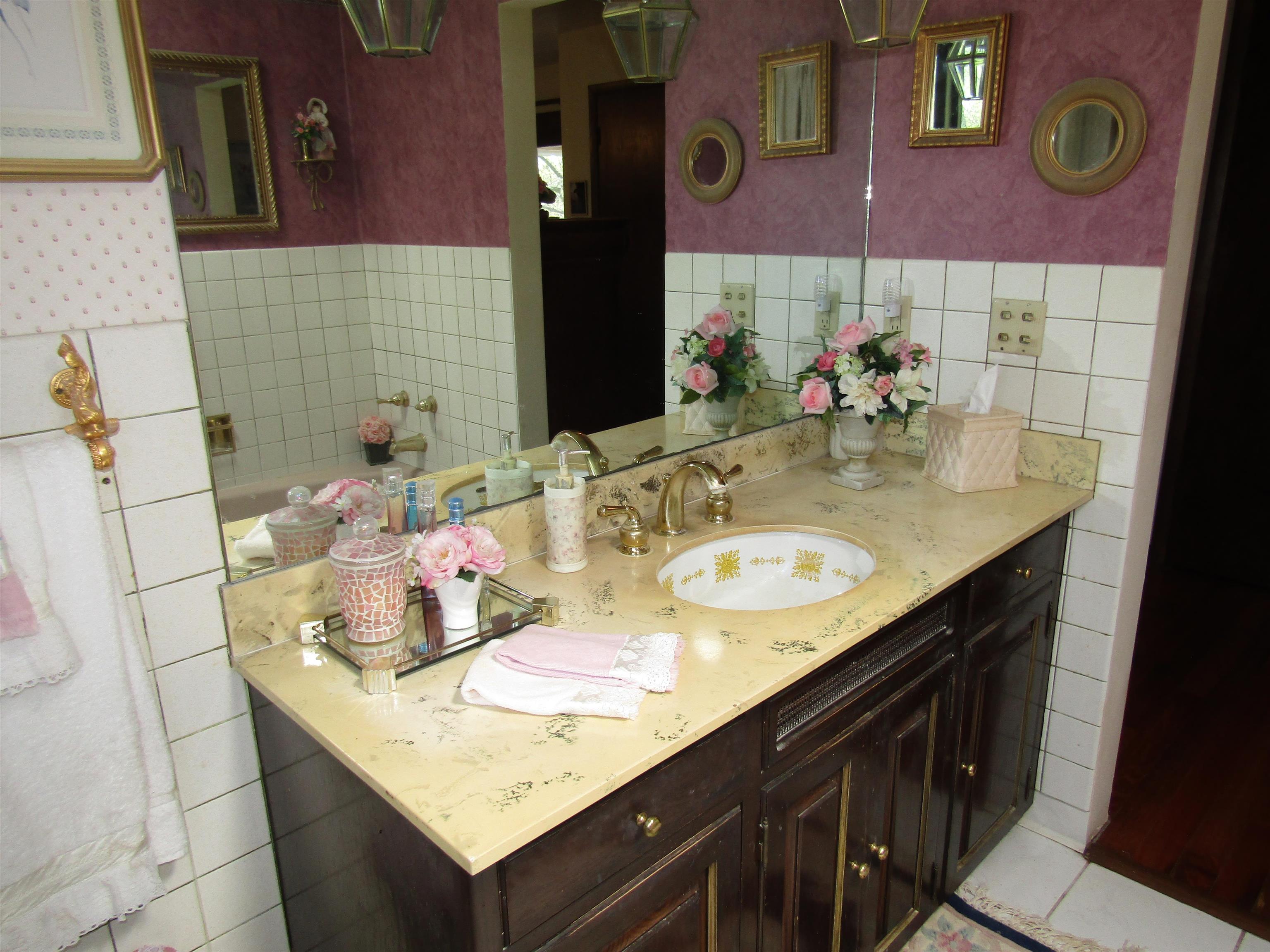 Beloit, Wisconsin, 53511, United States, 6 Bedrooms Bedrooms, ,5 BathroomsBathrooms,Residential,For Sale,1923330