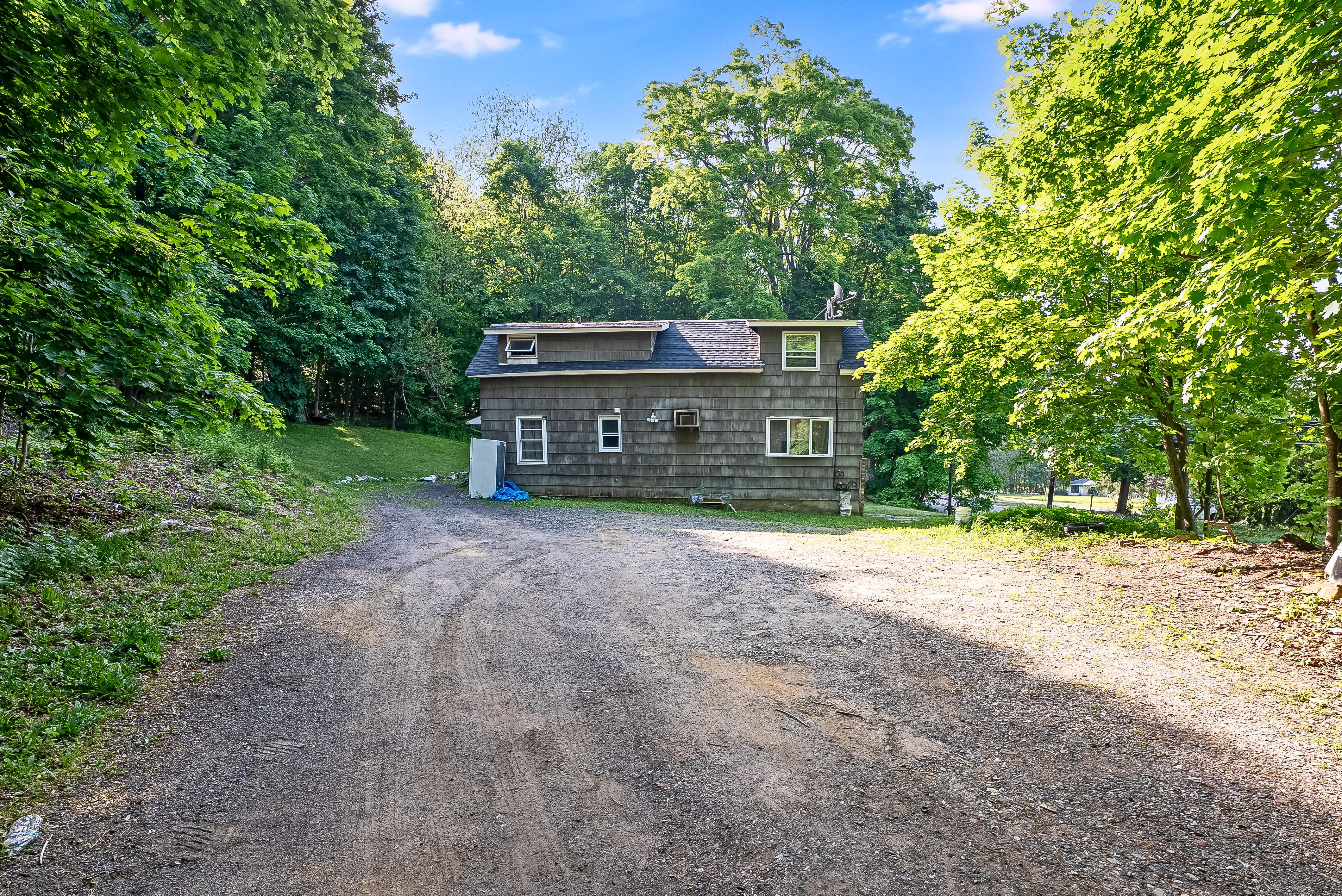  Cape Cod Style Home with Optional Property Purchase Opportunity - 物件實景