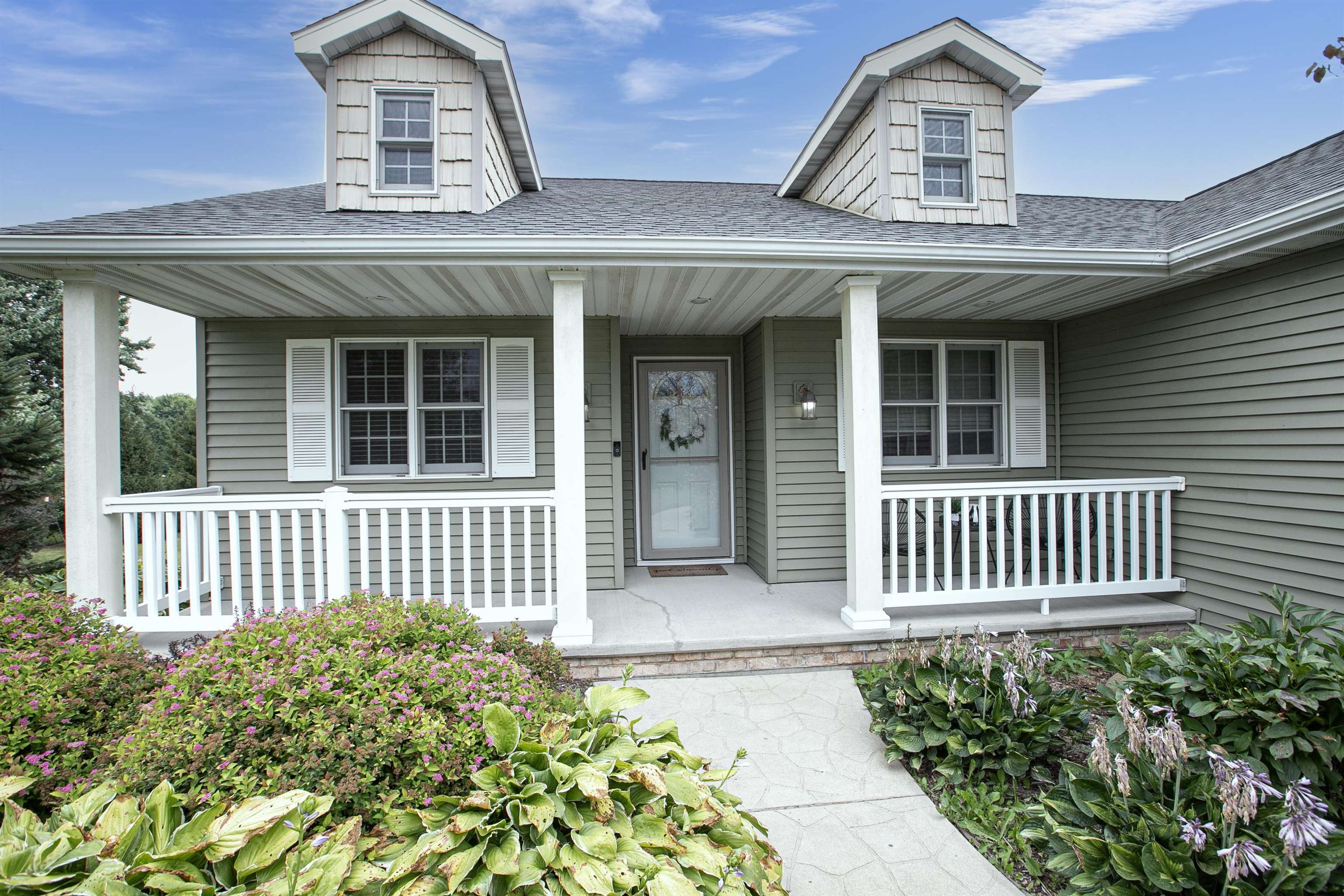 Hortonville, Wisconsin, 54944-9660, United States, 5 Bedrooms Bedrooms, ,3 BathroomsBathrooms,Residential,For Sale,1920298