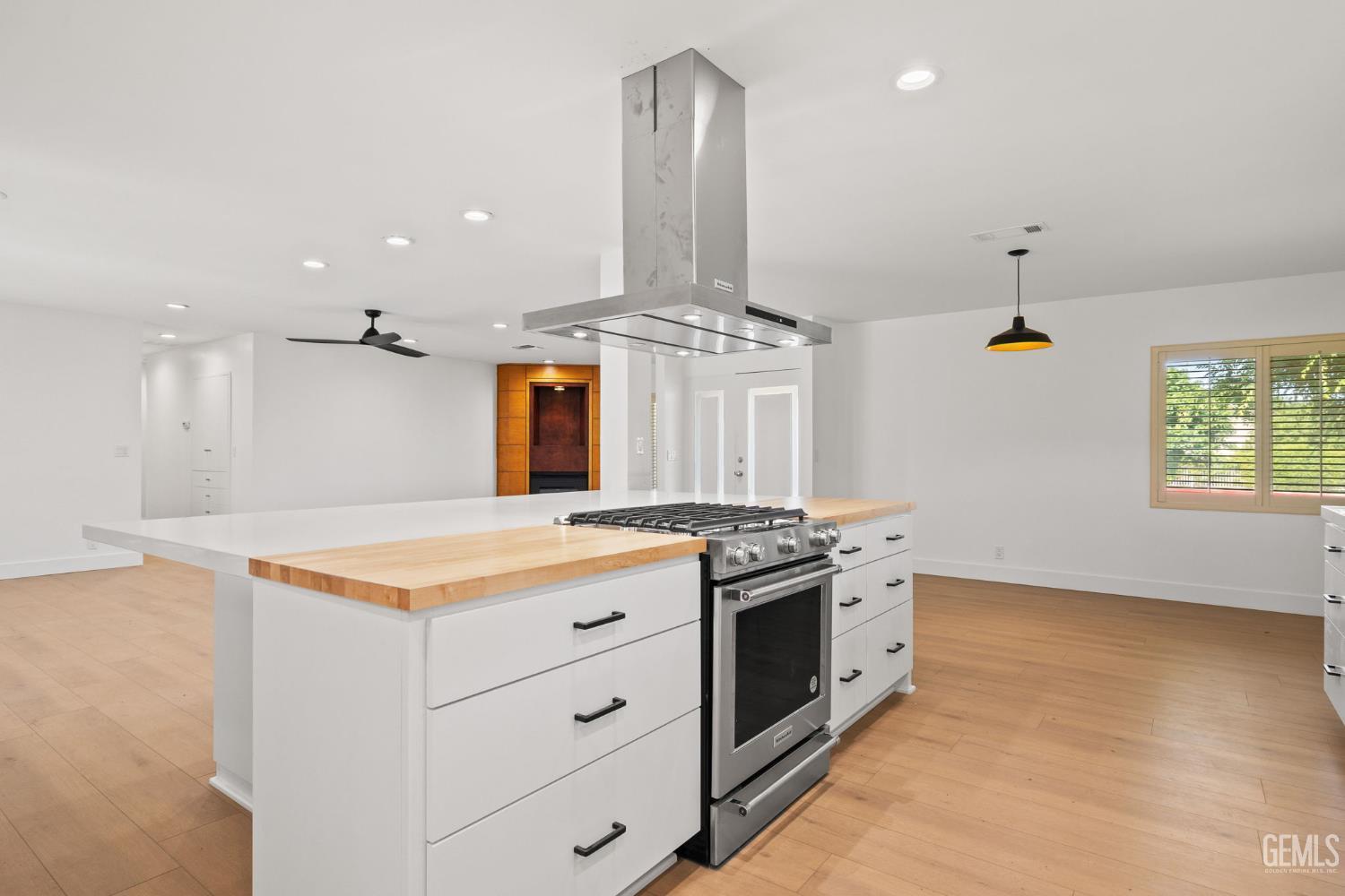 Bakersfield, California, 93301, United States, 3 Bedrooms Bedrooms, ,3 BathroomsBathrooms,Residential,For Sale,1819046