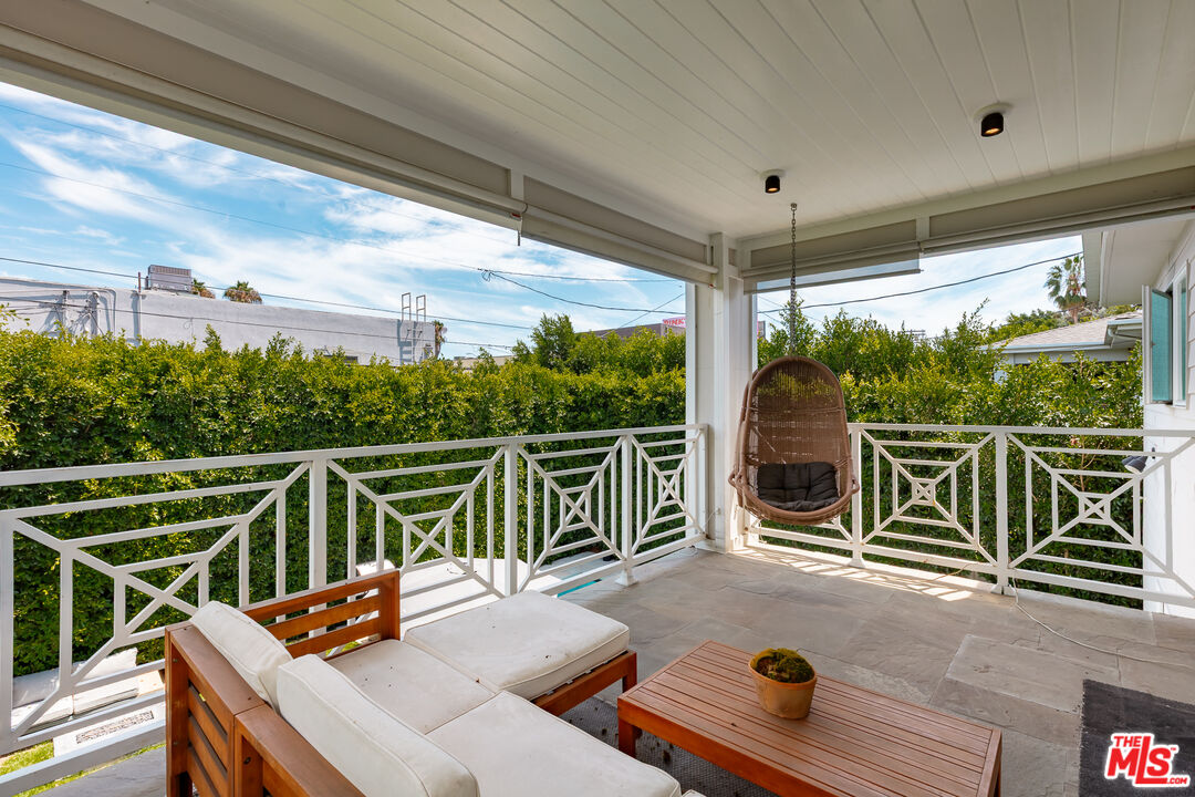 Los Angeles, California, 90046, United States, 5 Bedrooms Bedrooms, ,5 BathroomsBathrooms,Residential,For Sale,1932208