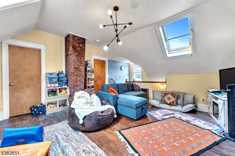 Califon Boro, New Jersey, 07830, United States, 3 Bedrooms Bedrooms, ,2 BathroomsBathrooms,Residential,For Sale,1958748