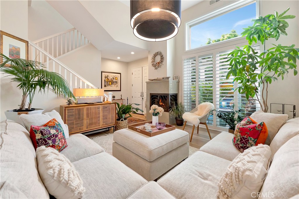 Huntington Beach, California, 92648, United States, 2 Bedrooms Bedrooms, ,3 BathroomsBathrooms,Residential,For Sale,1992033