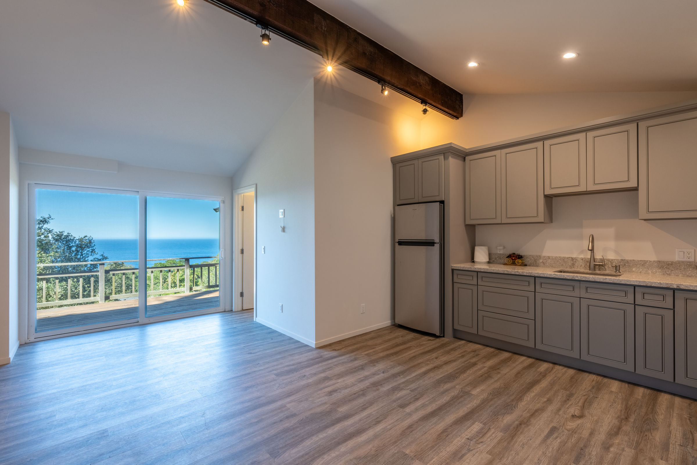  214 Crest Road - 物件實景