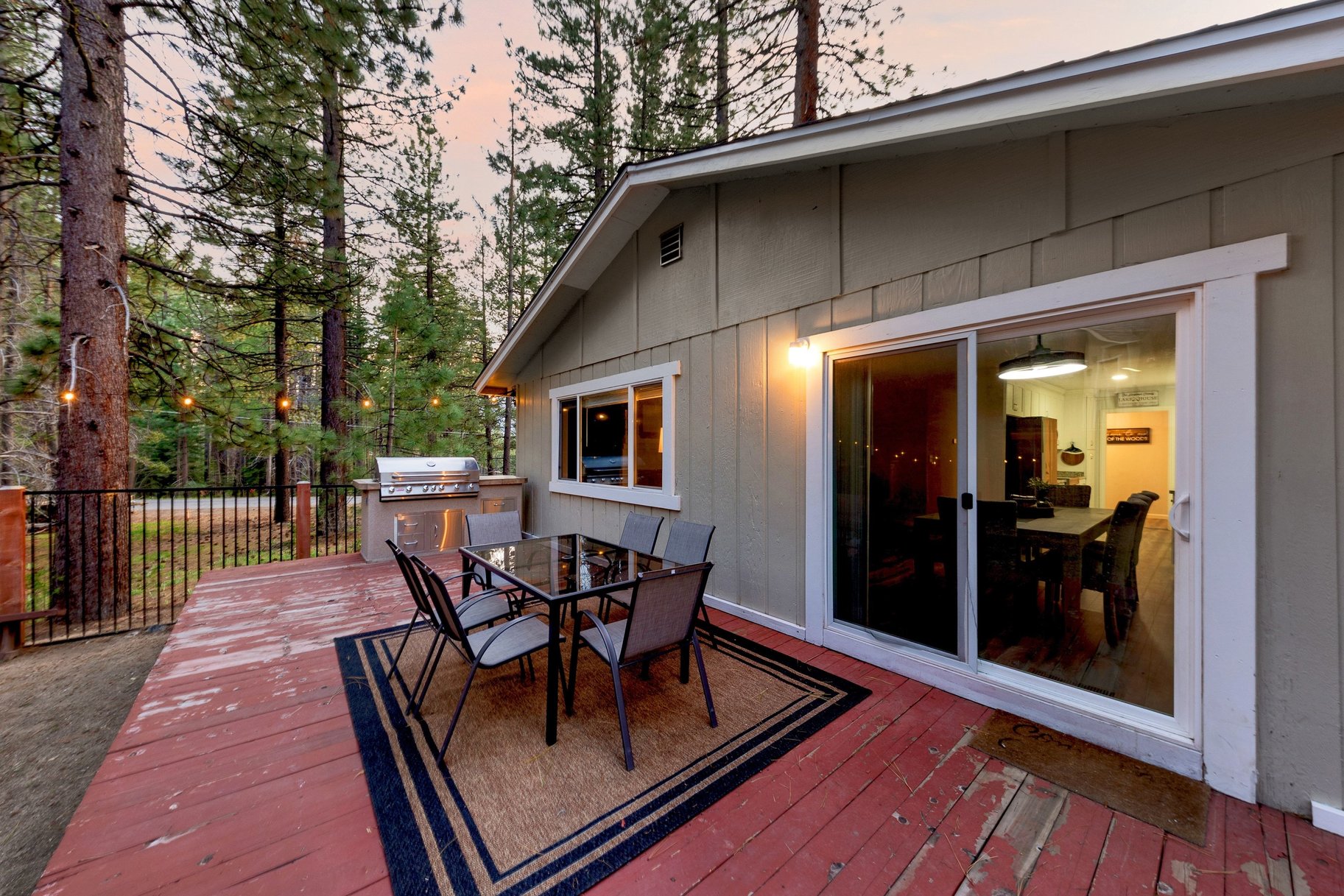  Move-In Ready 4 Bedroom Beauty  2022 Remodel  Fenced Yard, Forest Setting - 物件實景
