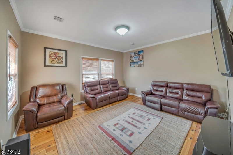 West Orange Twp., New Jersey, 07052, United States, 6 Bedrooms Bedrooms, ,4 BathroomsBathrooms,Residential,For Sale,1934575