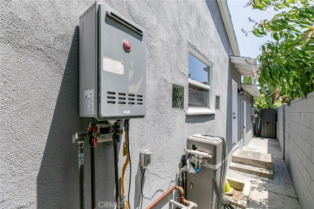 Van Nuys, California, 91406, United States, 3 Bedrooms Bedrooms, ,2 BathroomsBathrooms,Residential,For Sale,1940883
