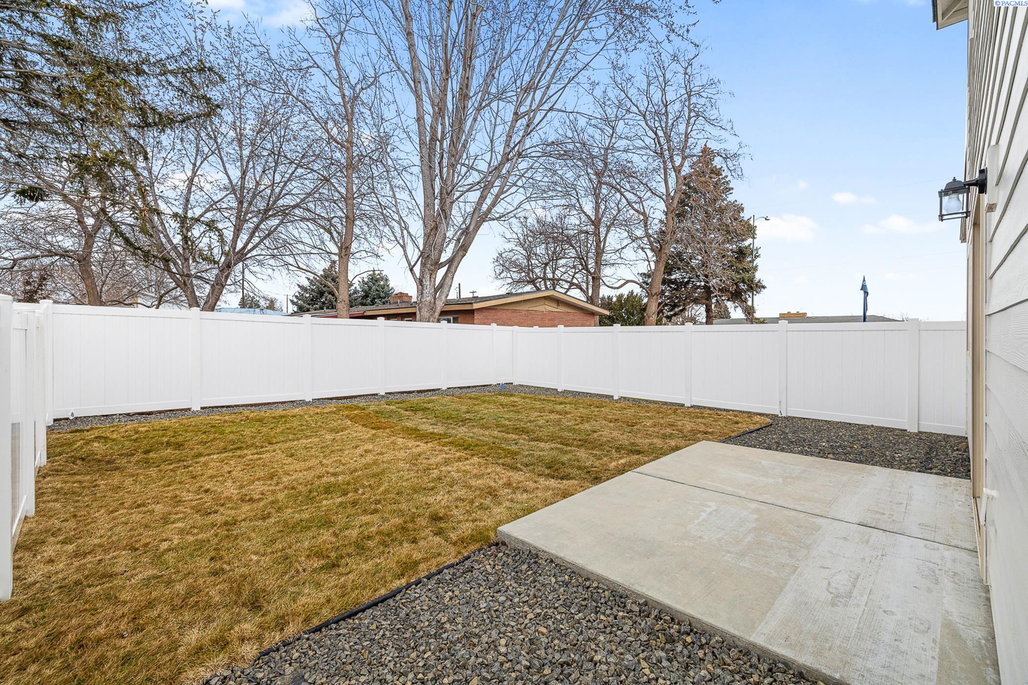 Kennewick, Washington, 99337, United States, 7 Bedrooms Bedrooms, ,Residential,For Sale,1794689