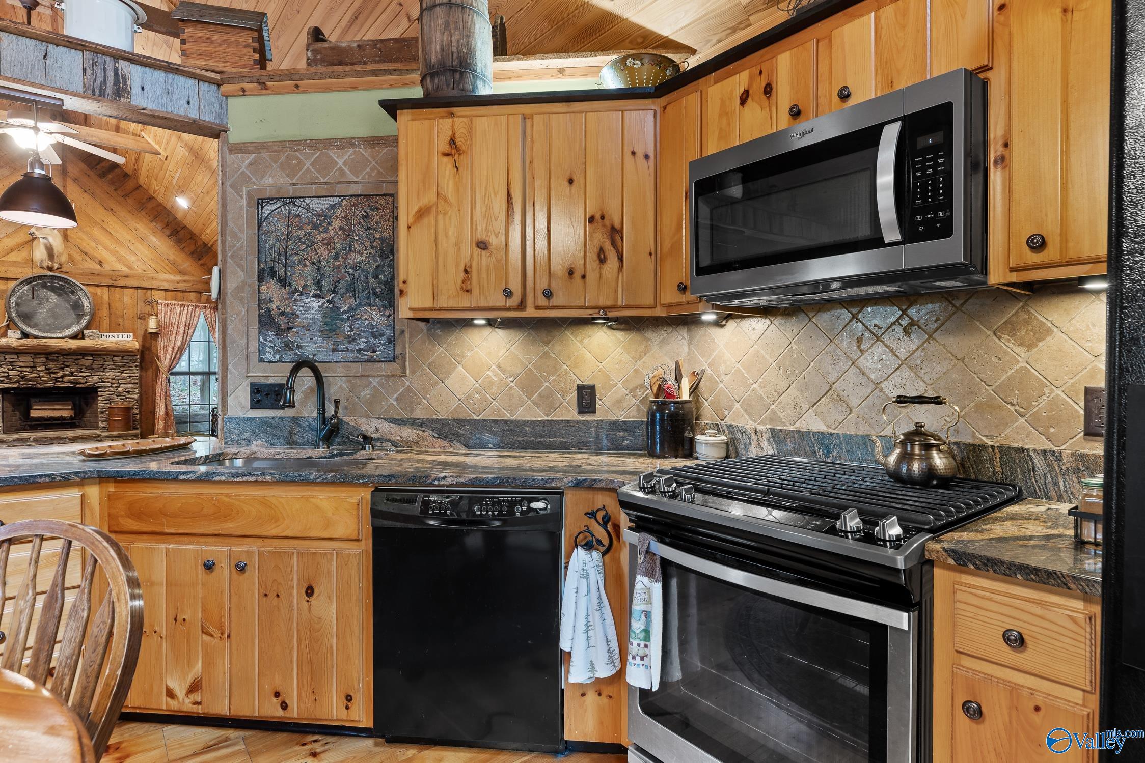 Mentone, Alabama, 35984, United States, 3 Bedrooms Bedrooms, ,1 BathroomBathrooms,Residential,For Sale,1978714