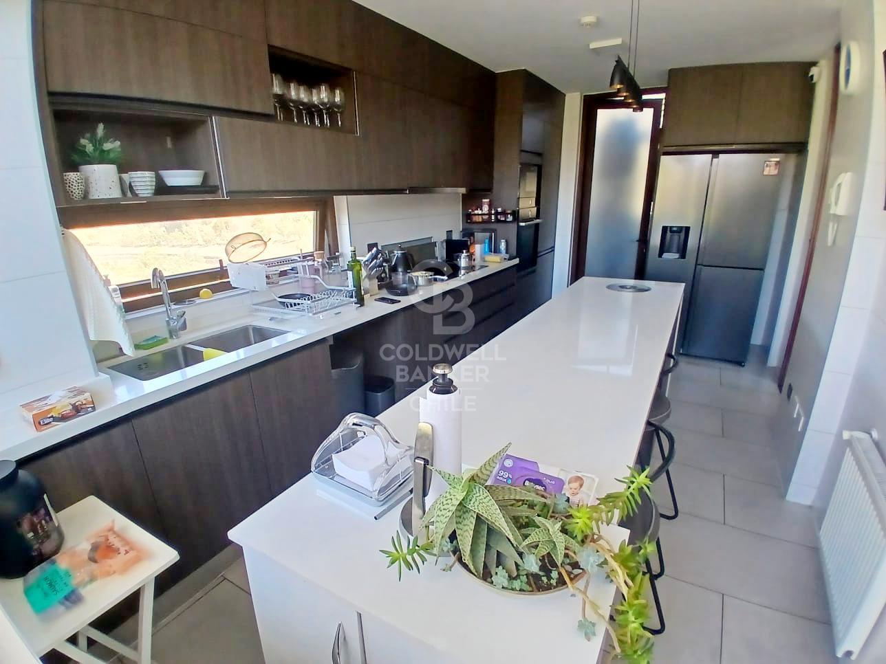 Lo Barnechea, Chile, 3 Bedrooms Bedrooms, ,5 BathroomsBathrooms,Residential,For Sale,1746067