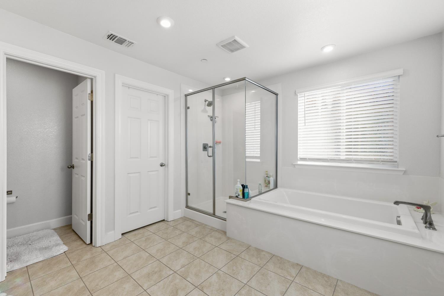 Rocklin, California, 95677, United States, 4 Bedrooms Bedrooms, ,3 BathroomsBathrooms,Residential,For Sale,1993589