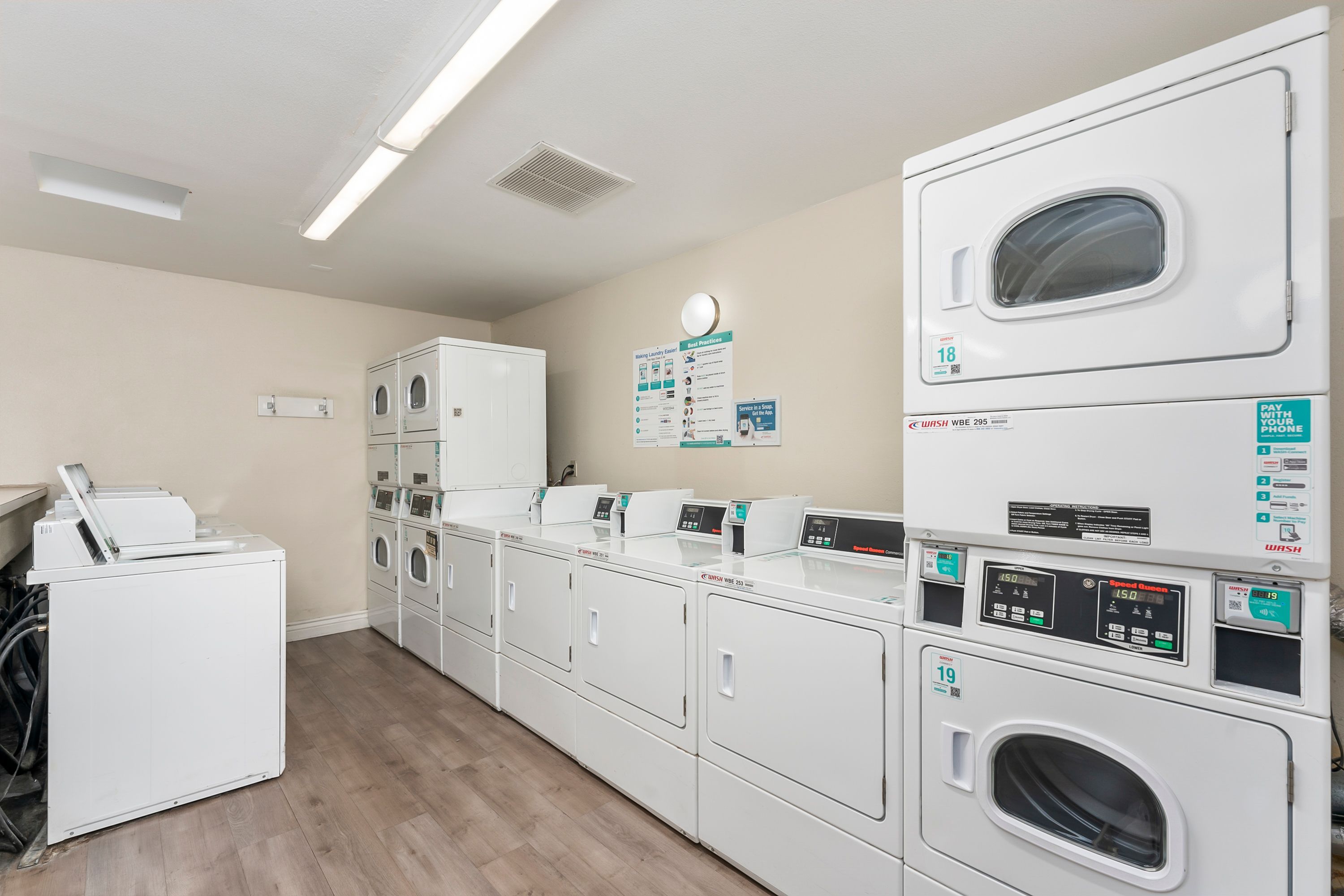  709 Woodside Lane East #2, Sacramento, CA 95825 - 物件實景