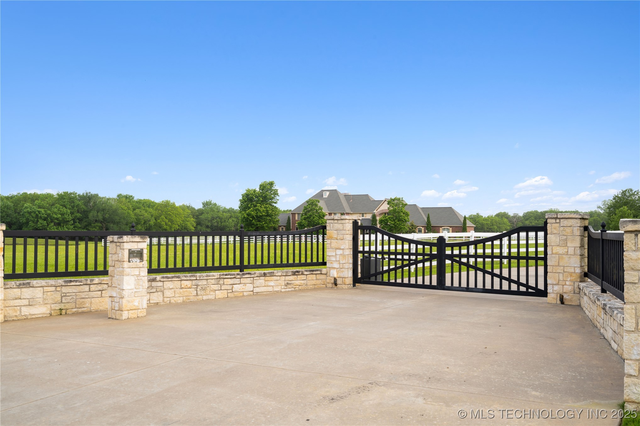 Bixby, Oklahoma, 74008, United States, 4 Bedrooms Bedrooms, ,5 BathroomsBathrooms,Residential,For Sale,1837310
