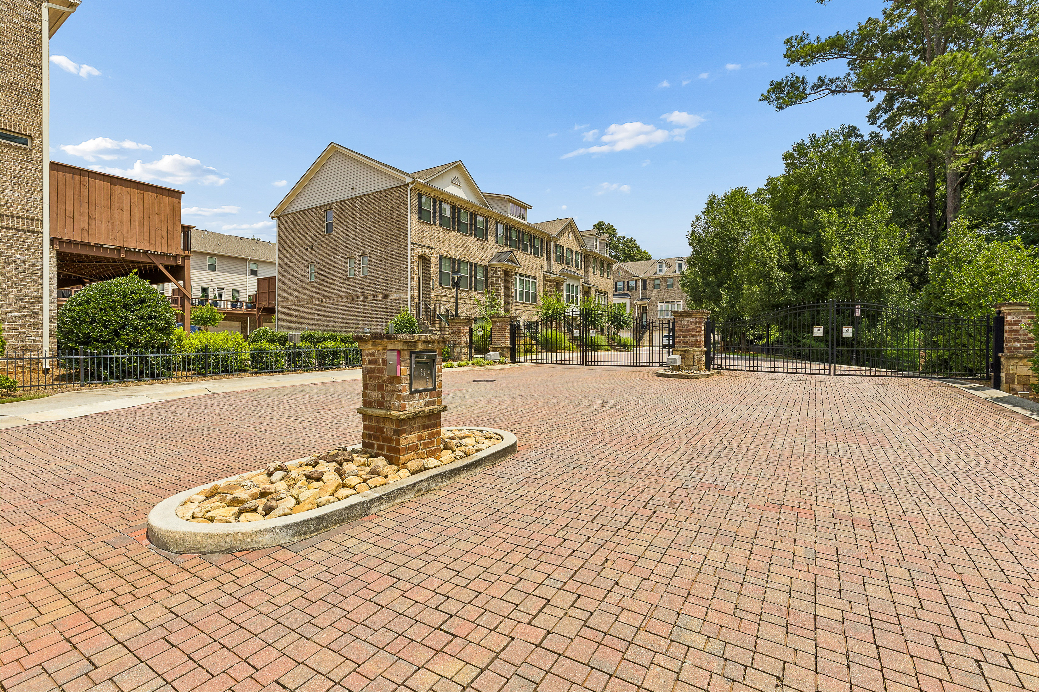  Exceptional Gated Townhome Near Vibrant Downtown Chamblee - 物件實景