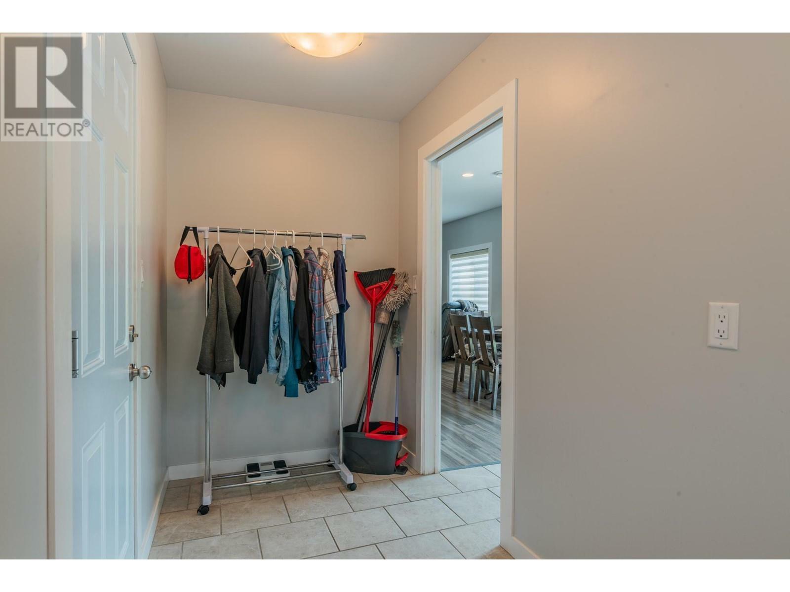 CASTLEGAR, British Columbia, V1N 4X8, CA, 4 Bedrooms Bedrooms, ,2 BathroomsBathrooms,Residential,For Sale,1839232