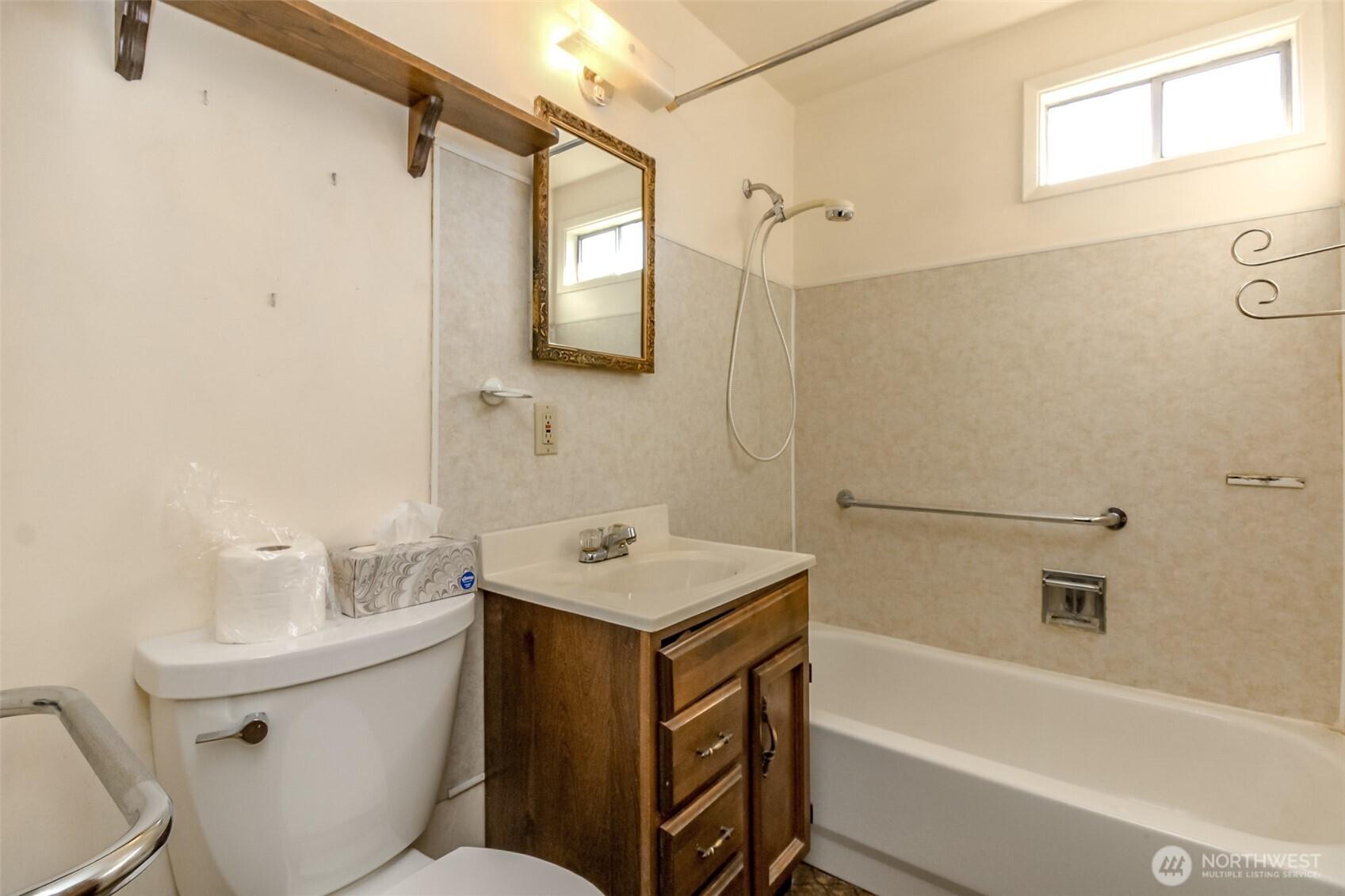 SEATTLE, Washington, 98146, United States, 3 Bedrooms Bedrooms, ,2 BathroomsBathrooms,Residential,For Sale,1969203