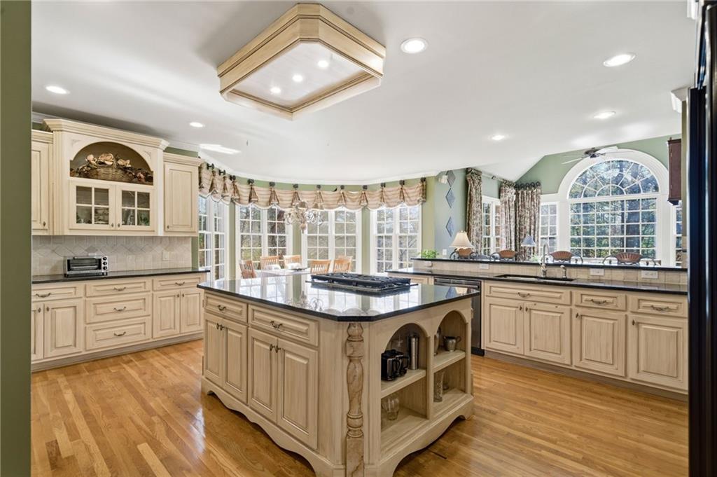 Cumming, Georgia, 30041, United States, 5 Bedrooms Bedrooms, ,6 BathroomsBathrooms,Residential,For Sale,2029998