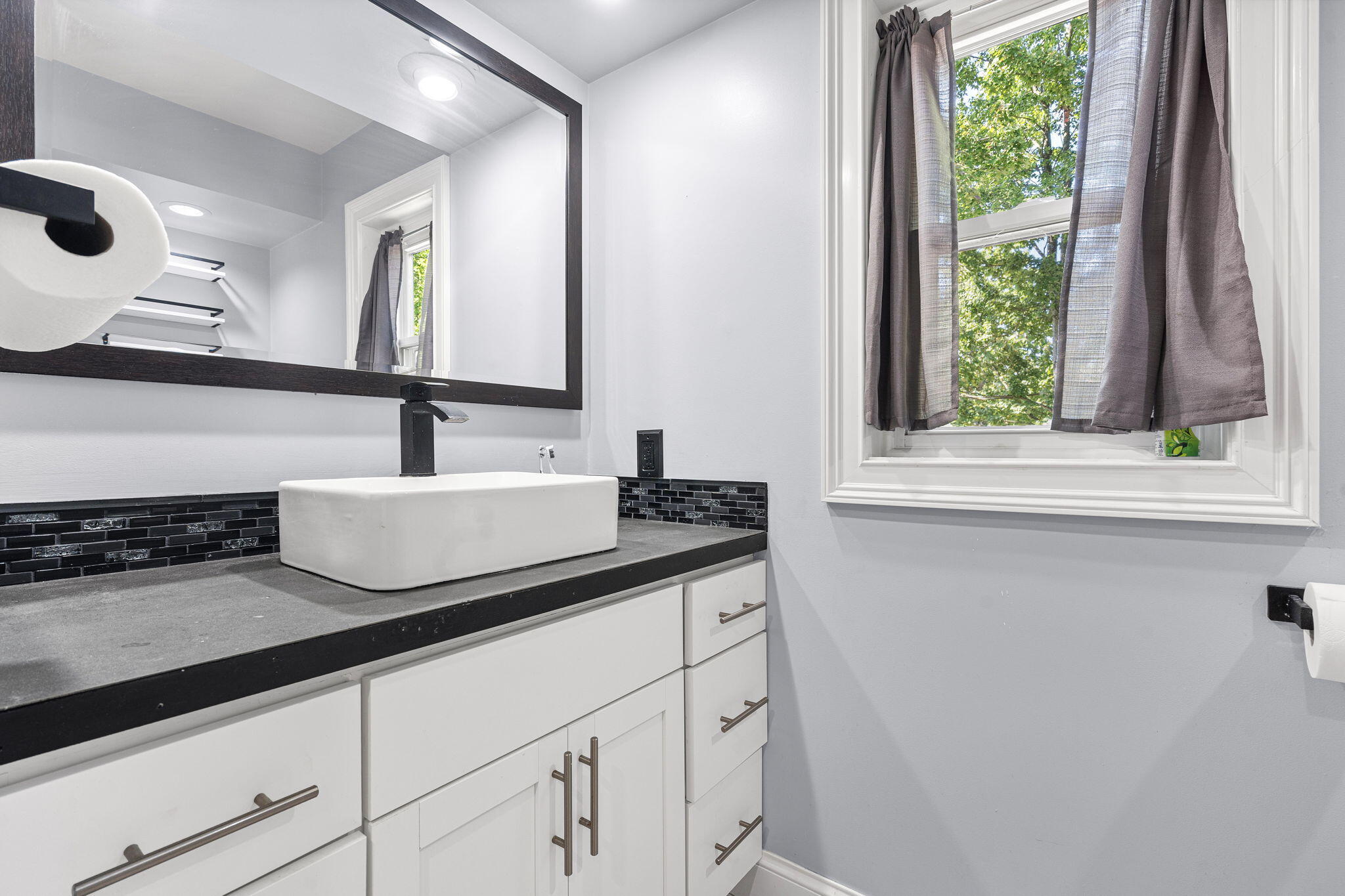 Holland, Michigan, 49423, United States, 5 Bedrooms Bedrooms, ,4 BathroomsBathrooms,Residential,For Sale,1982787