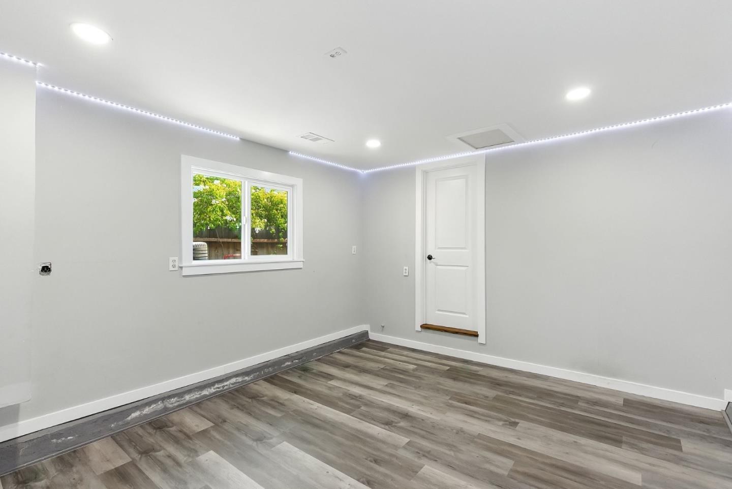 Redwood City, California, 94063, United States, 2 Bedrooms Bedrooms, ,1 BathroomBathrooms,Residential,For Sale,1885449