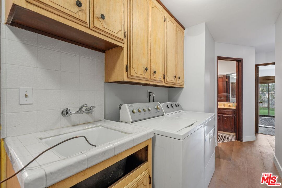 Los Angeles, California, 90046, United States, 4 Bedrooms Bedrooms, ,4 BathroomsBathrooms,Residential,For Sale,1955574