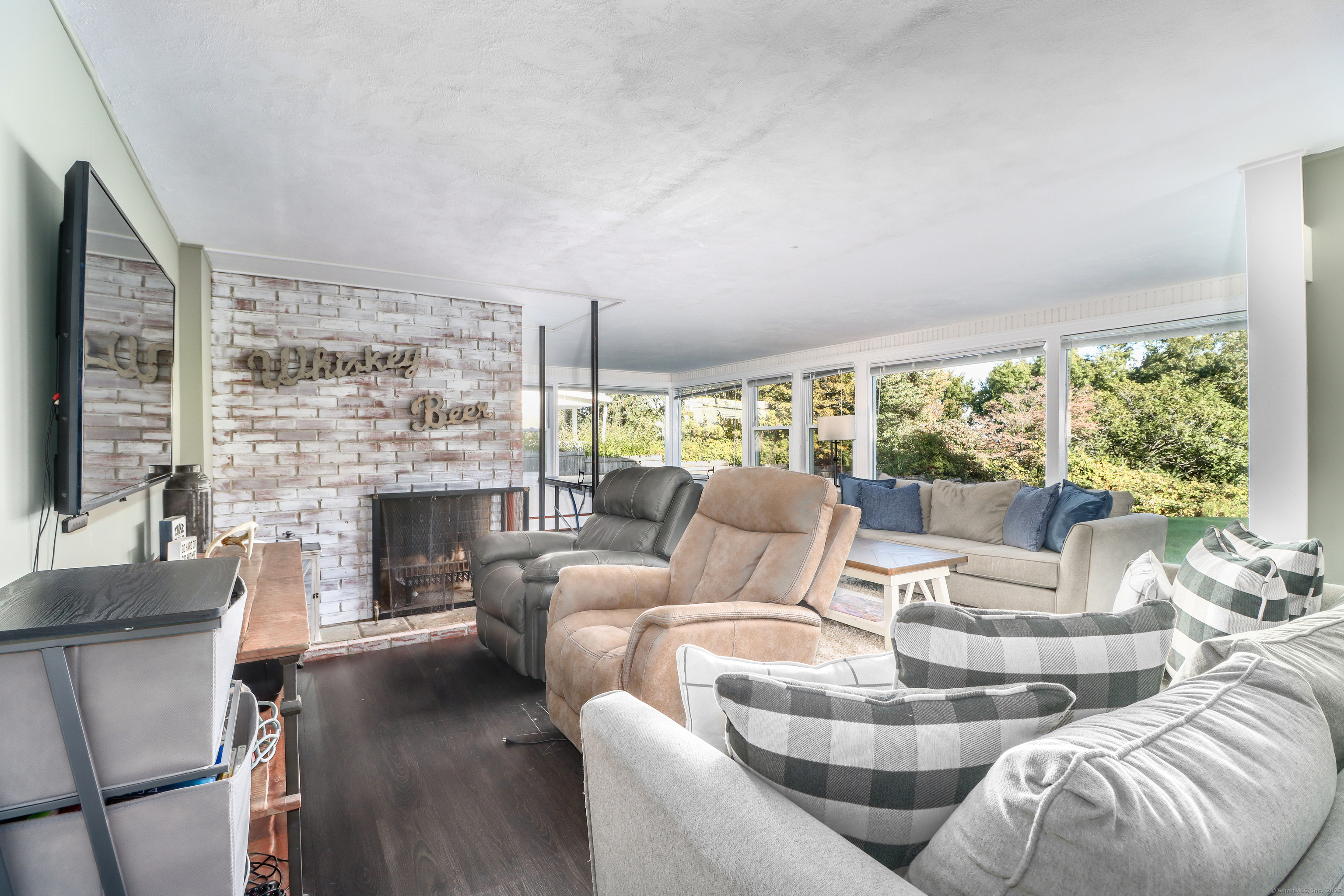 Milford, Connecticut, 06460, United States, 3 Bedrooms Bedrooms, ,2 BathroomsBathrooms,Residential,For Sale,1969052