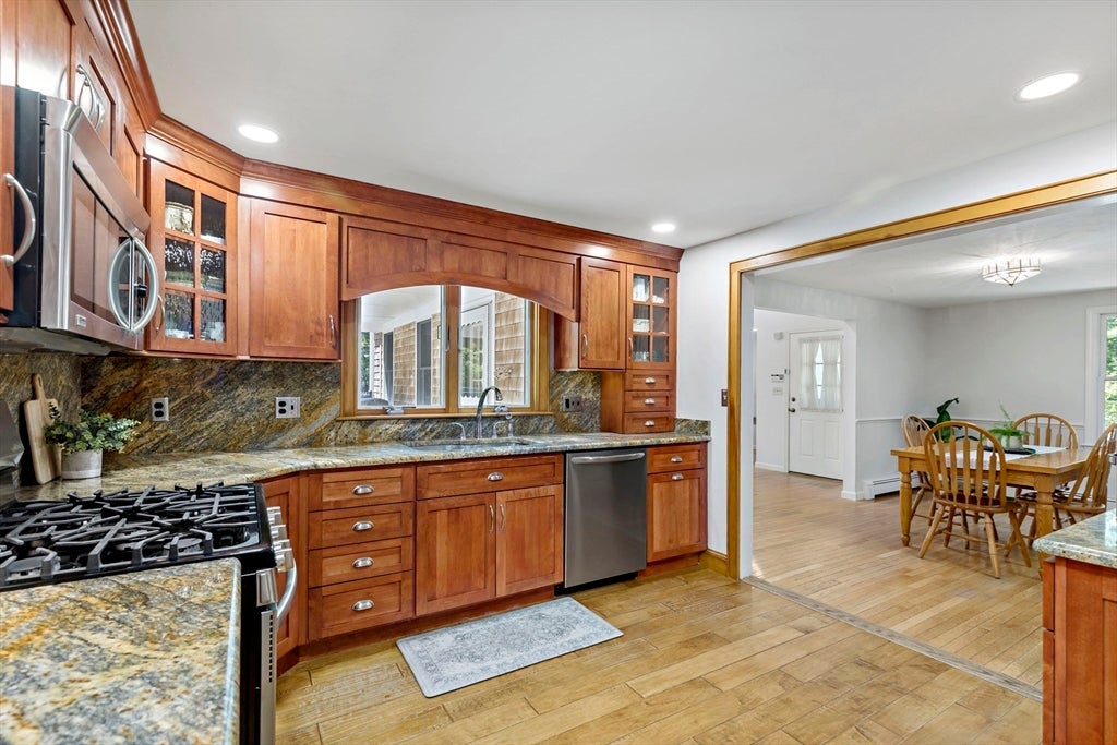 Carver, Massachusetts, 02330, United States, 3 Bedrooms Bedrooms, ,3 BathroomsBathrooms,Residential,For Sale,1929096