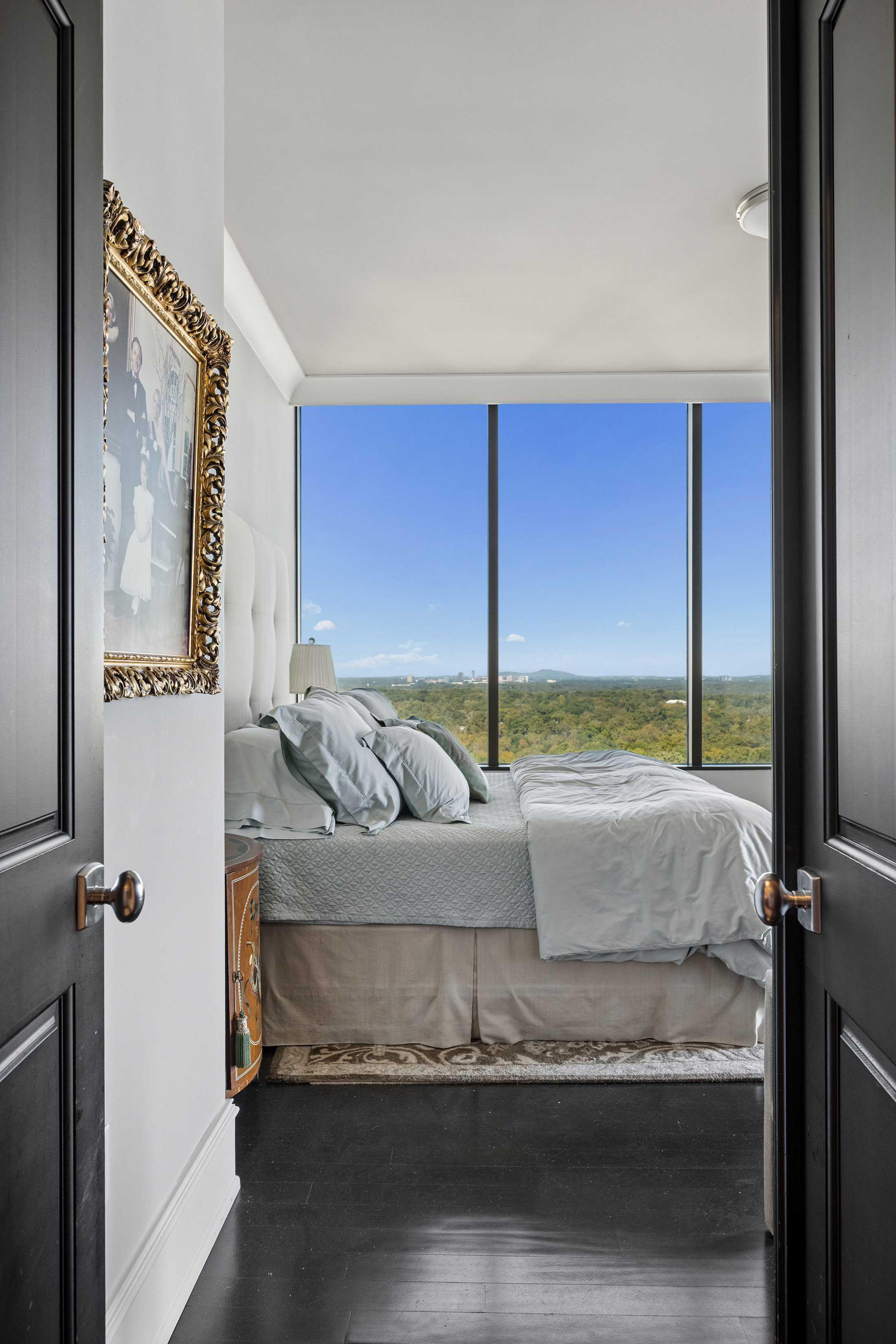  Exceptional Space, Skyline Views, and an Unbeatable Buckhead Location - 物件實景