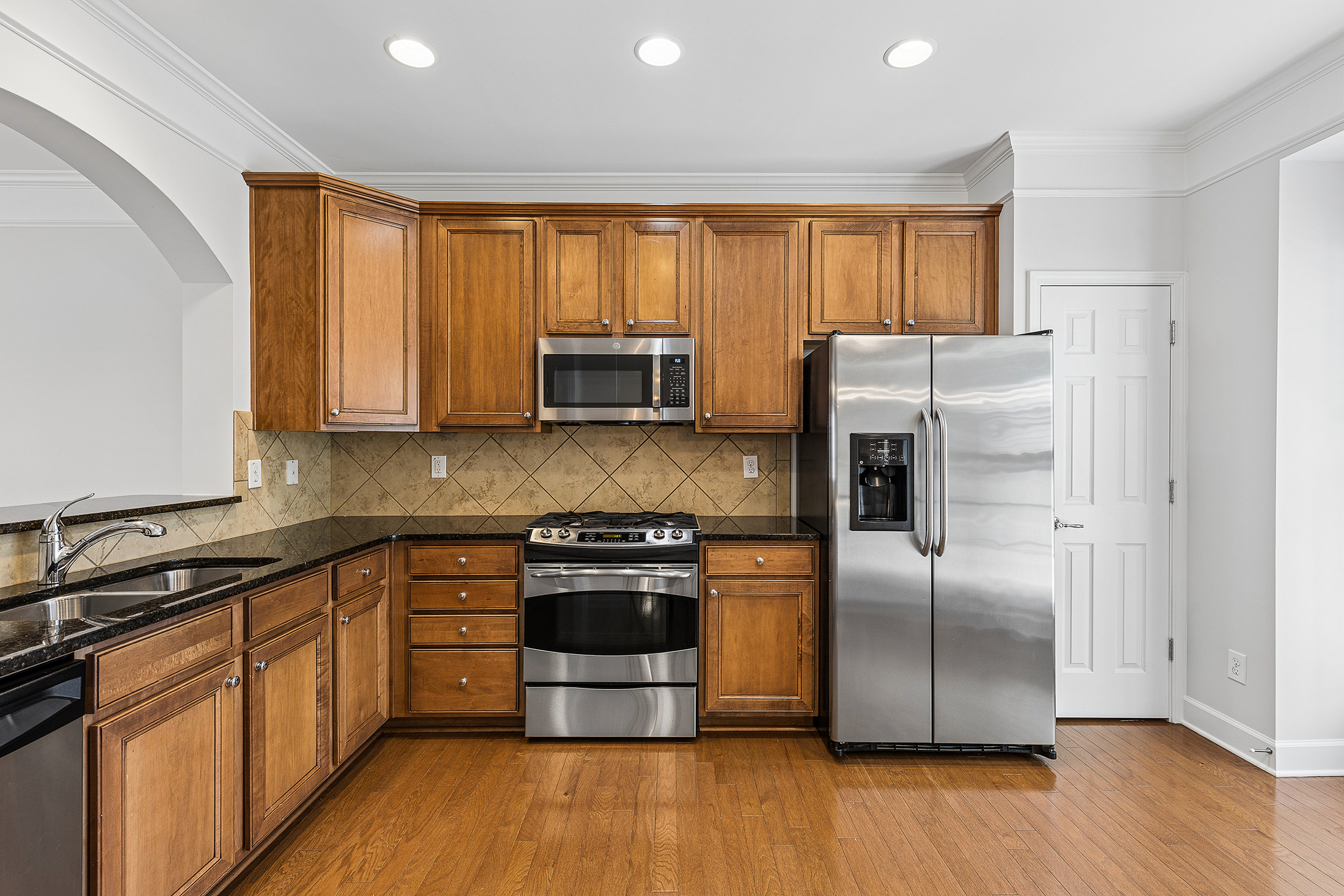  Impeccably Maintained End Unit Townhome in an Exceptional Smyrna Location - 物件實景