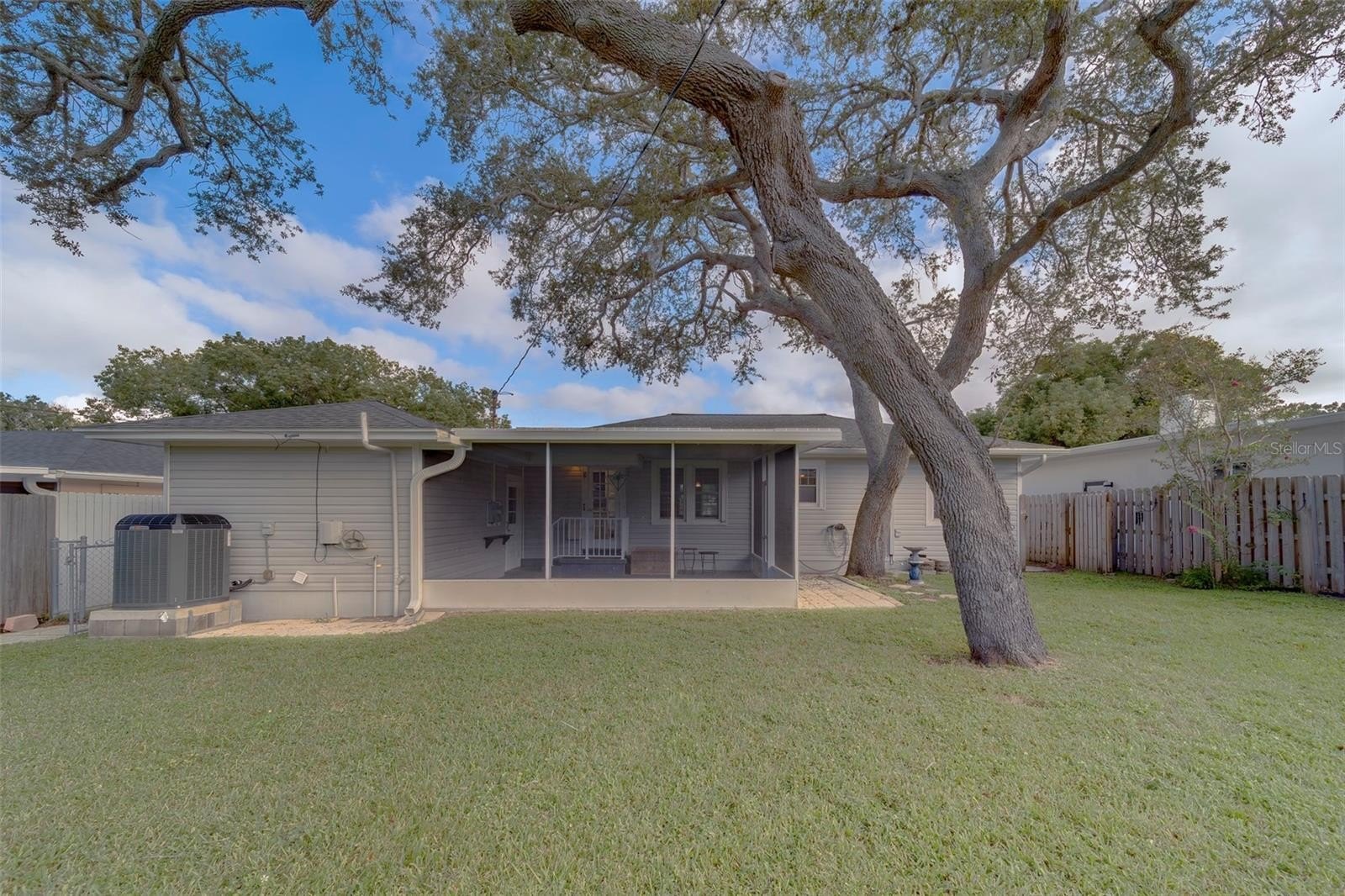 CLEARWATER, Florida, 33755, United States, 2 Bedrooms Bedrooms, ,1 BathroomBathrooms,Residential,For Sale,1976498