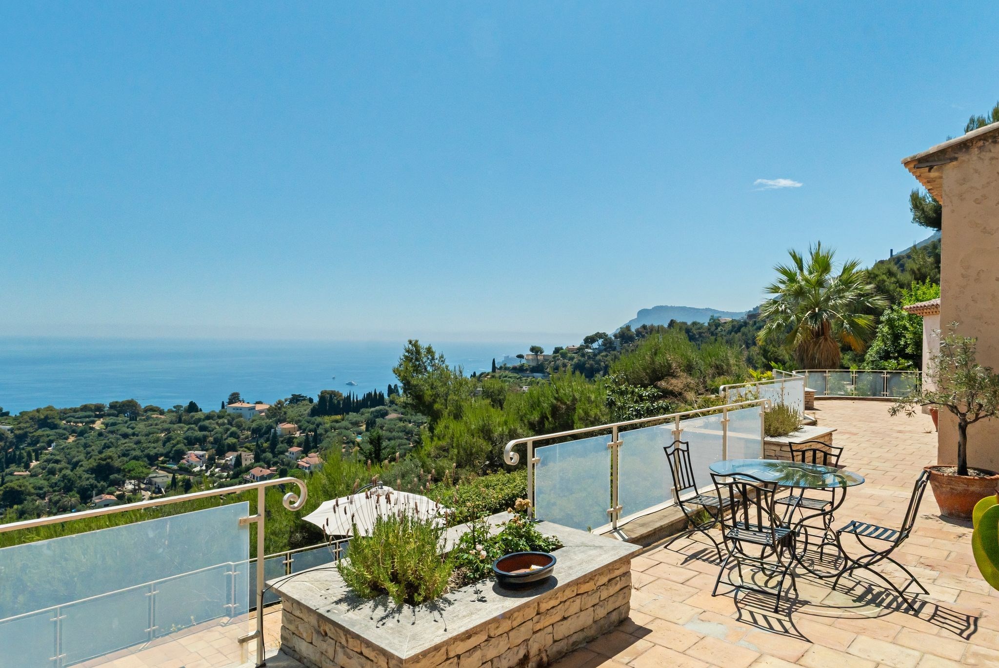  Roquebrune-Cap-Martin: Provençal villa with panoramic sea and Monaco views - 物件實景