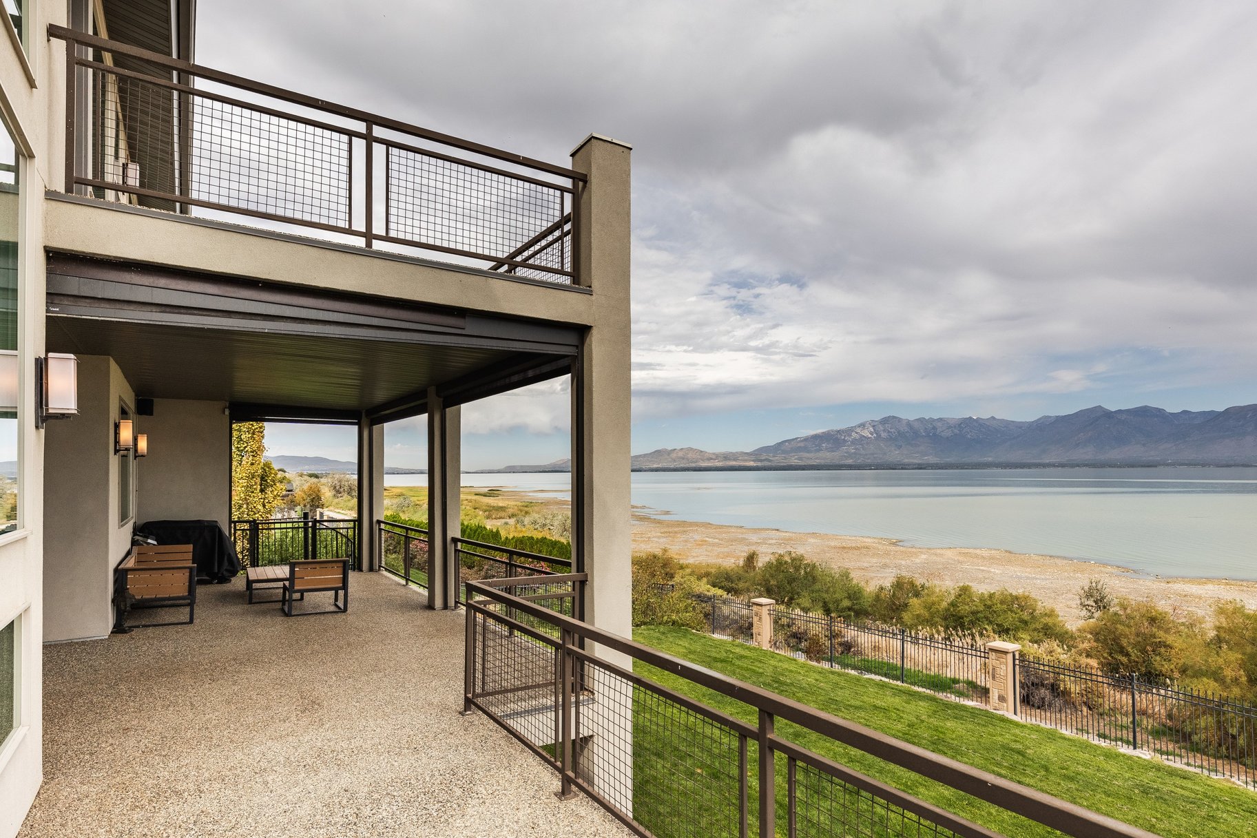  Modern Lakefront Retreat with Breathtaking Lake and Mountain Views - 物件實景