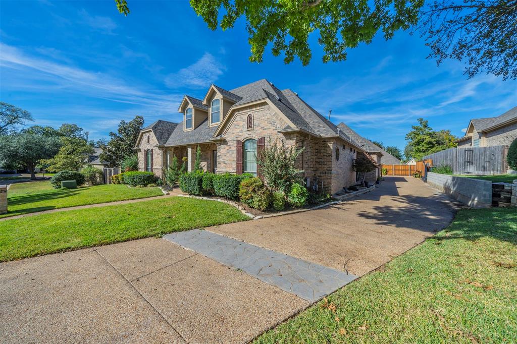 Arlington, Texas, 76017, United States, 4 Bedrooms Bedrooms, ,5 BathroomsBathrooms,Residential,For Sale,1982426