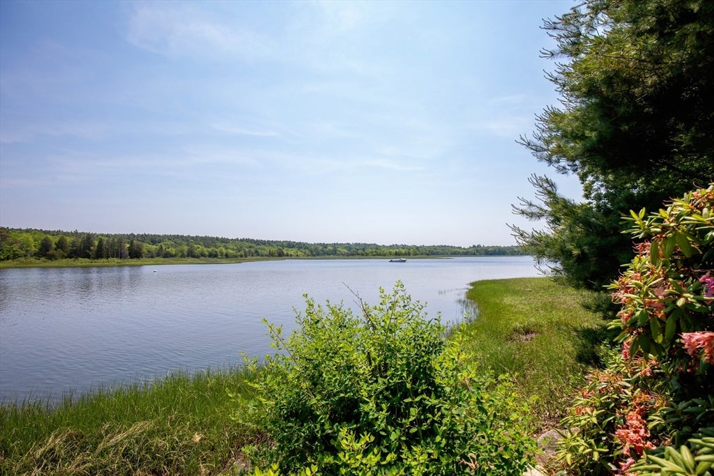 Marion, Massachusetts, 02738, United States, 4 Bedrooms Bedrooms, ,2 BathroomsBathrooms,Residential,For Sale,1851346