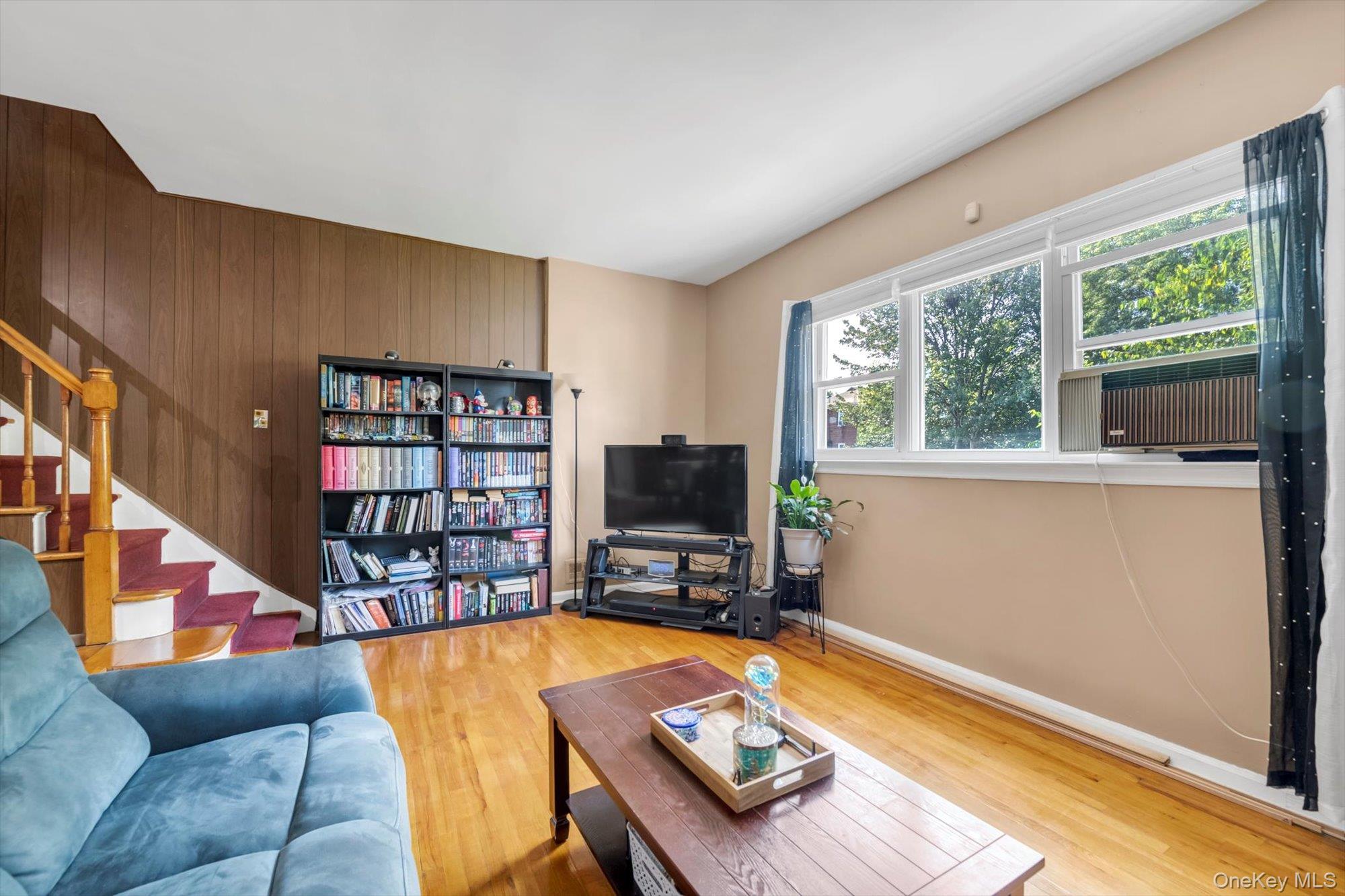 Bronx, New York, 10465, United States, 3 Bedrooms Bedrooms, ,2 BathroomsBathrooms,Residential,For Sale,1919704
