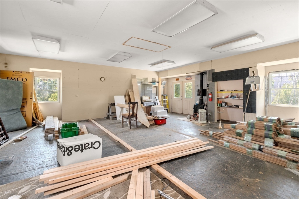 Swansea, Massachusetts, 02777, United States, 3 Bedrooms Bedrooms, ,2 BathroomsBathrooms,Residential,For Sale,1847611