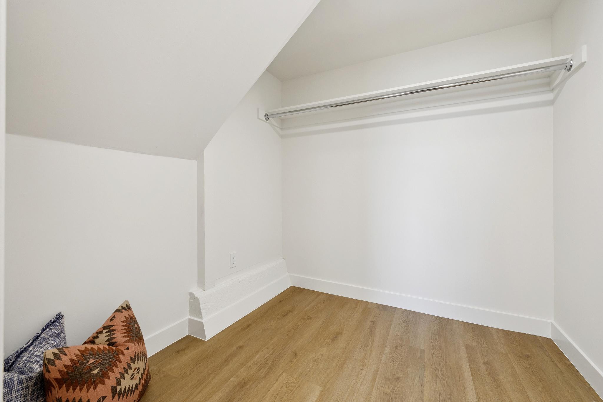  936 Olmstead Street - 物件實景