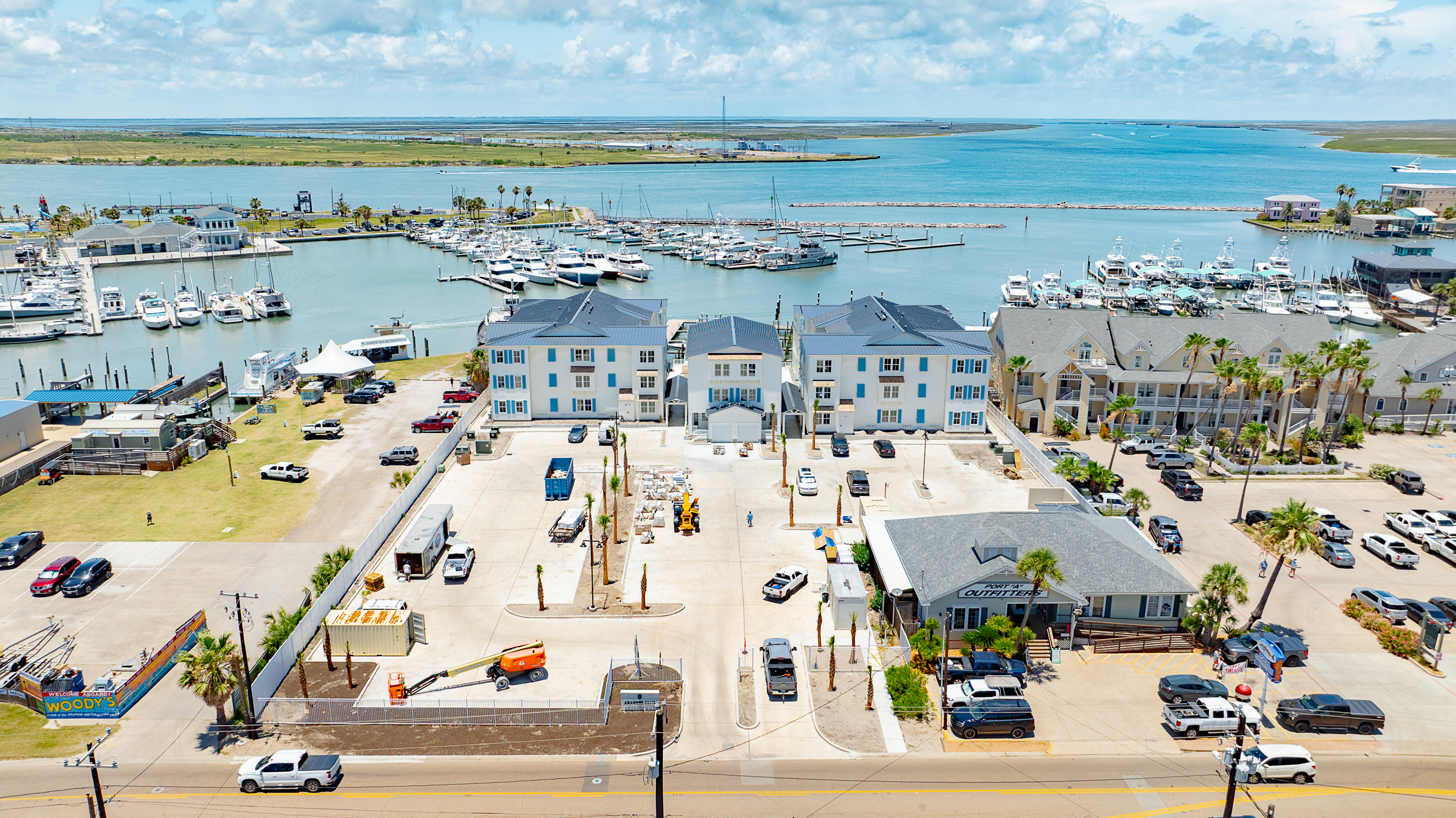  Coastal Elegance Meets Waterfront Living - 物件實景