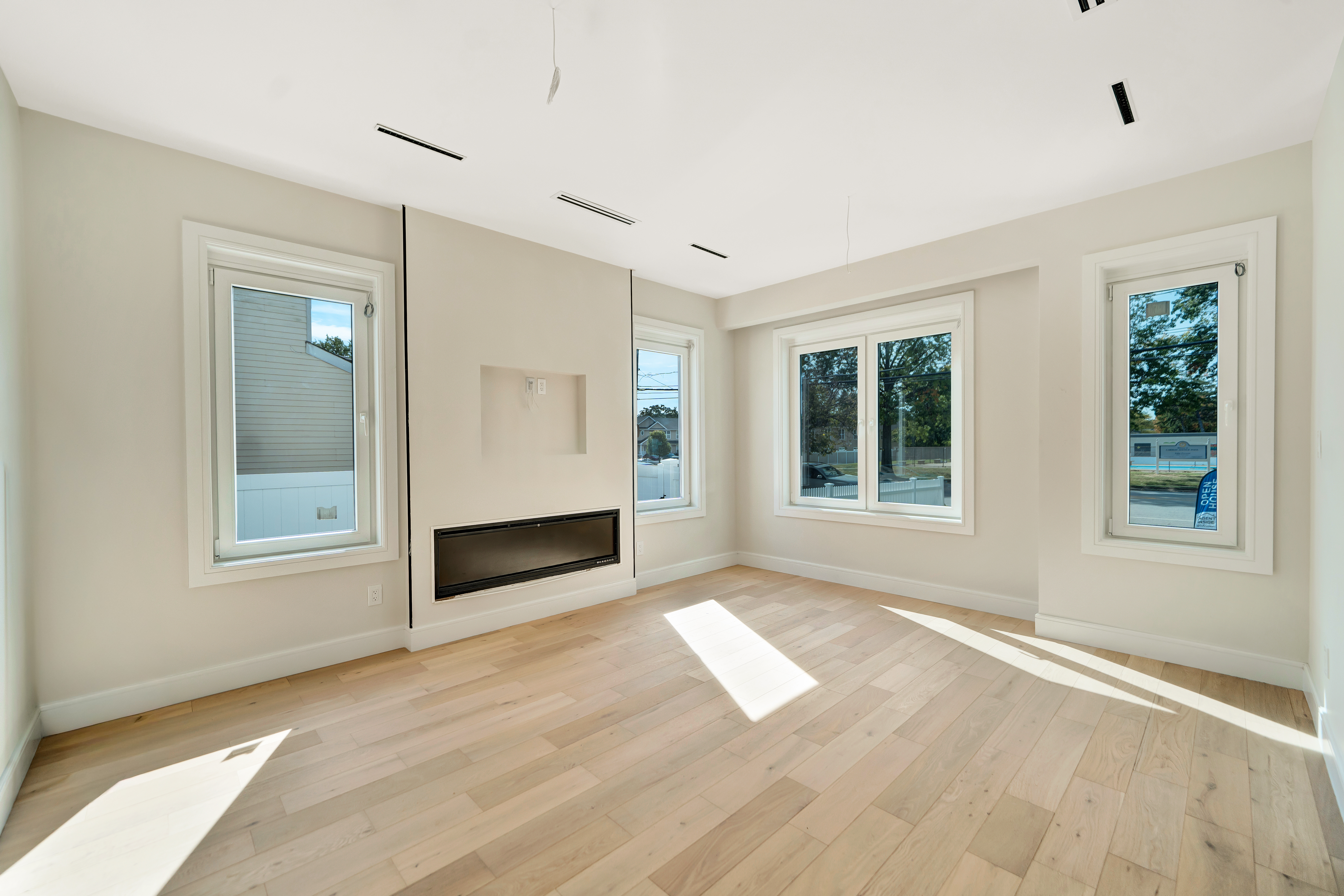  748 Carman Avenue, Westbury, NY, 11590 - 物件實景