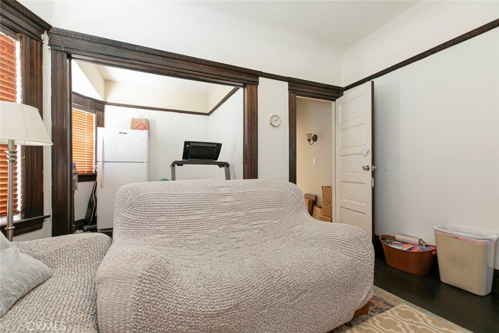 Los Angeles, California, 90006, United States, 5 Bedrooms Bedrooms, ,2 BathroomsBathrooms,Residential,For Sale,1940341