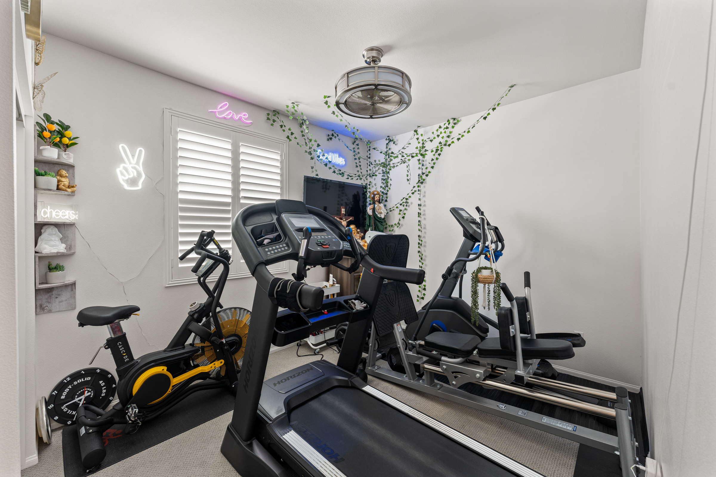 Riverside, California, 92503, United States, 5 Bedrooms Bedrooms, ,3 BathroomsBathrooms,Residential,For Sale,1989853